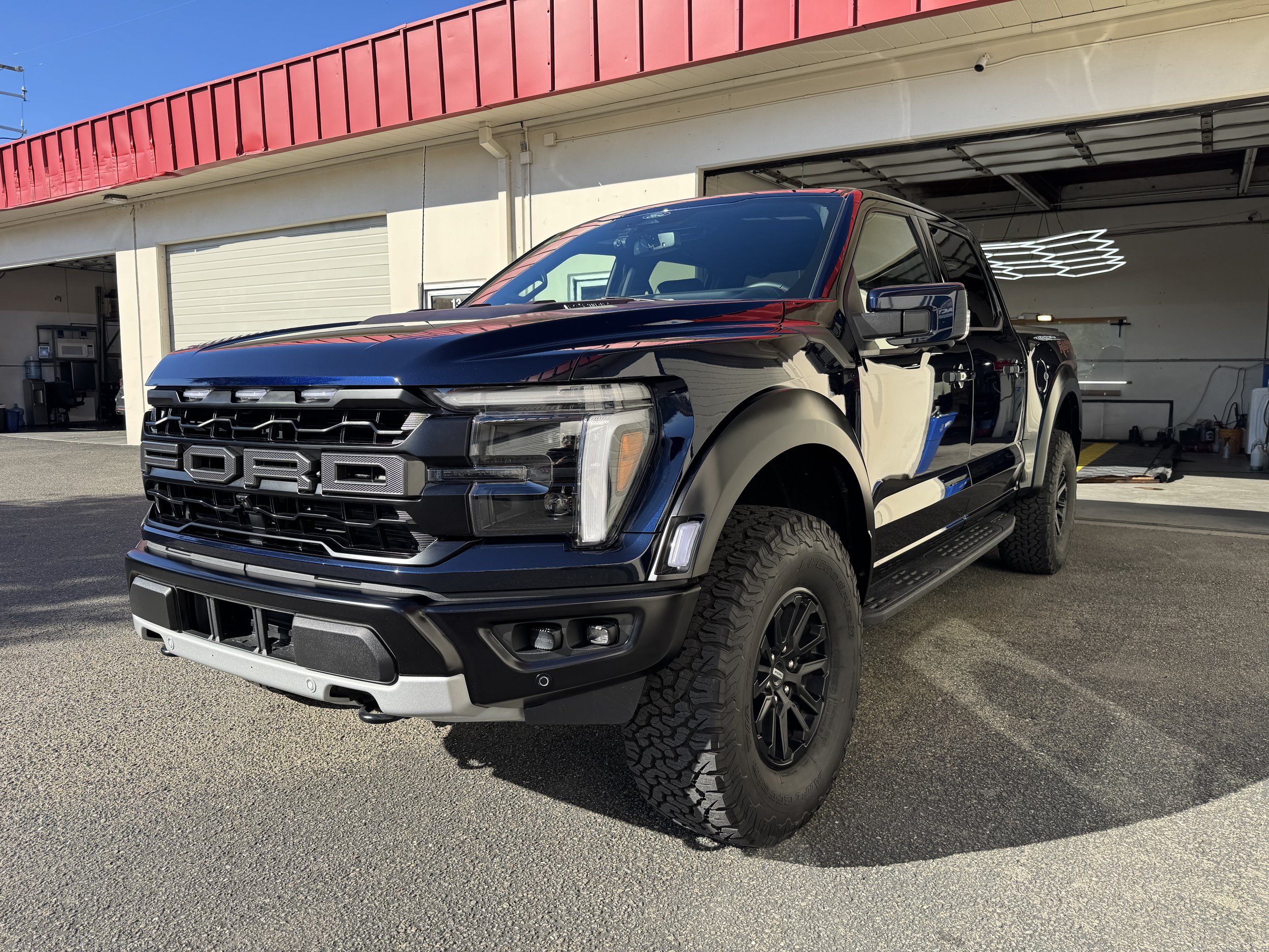 2025 Ford Raptor (Antimatter Blue)