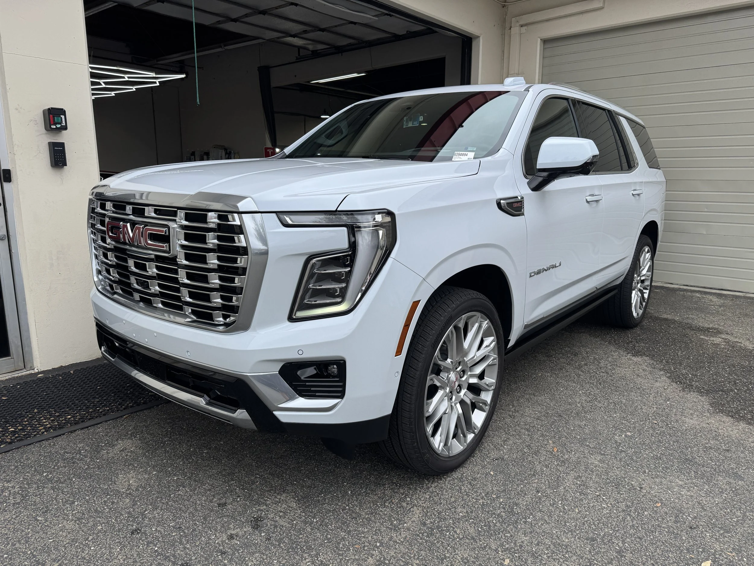 2025 GMC Yukon Denali (Summit White)