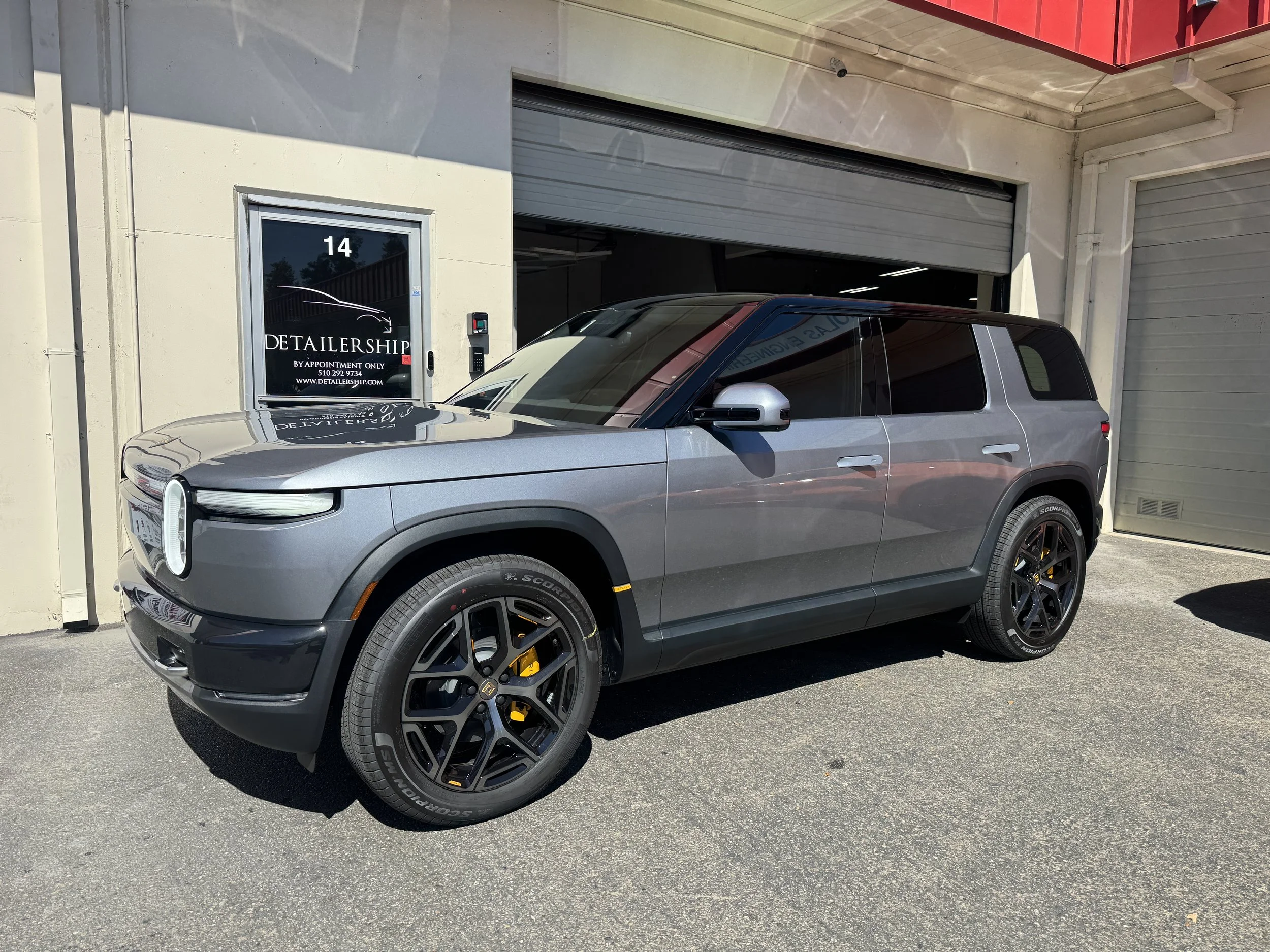 2026 Rivian R2 Launch Edition (Esker Silver)