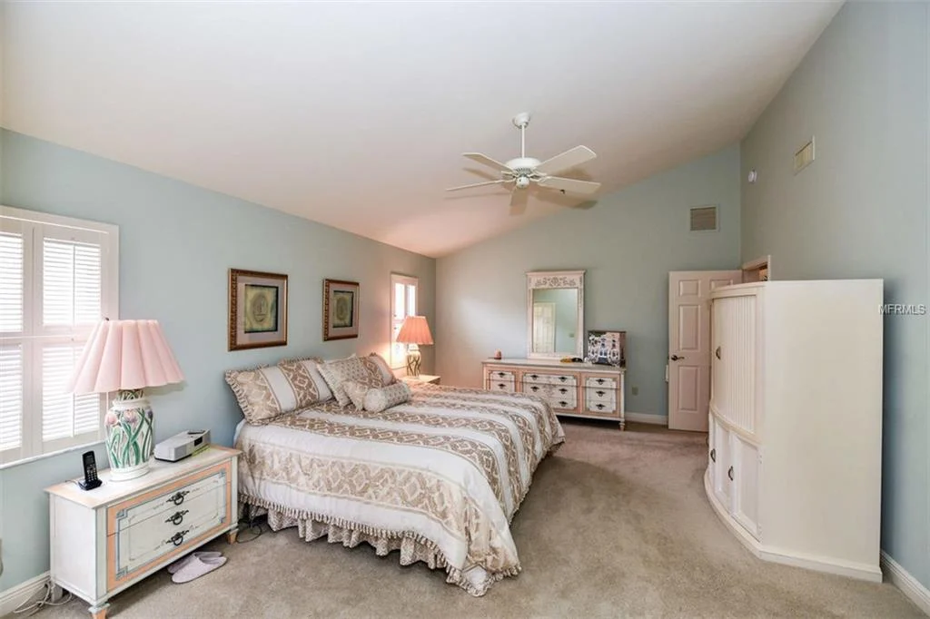 2341 harbour bedroom 1.jpg