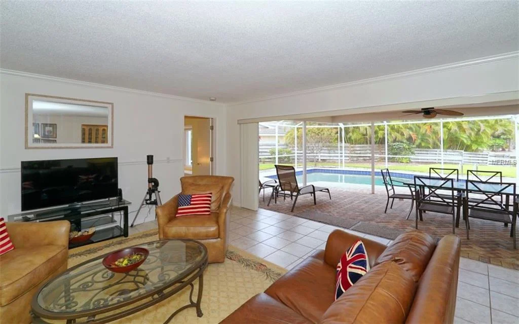 5440 Azure way family rm 2.jpg
