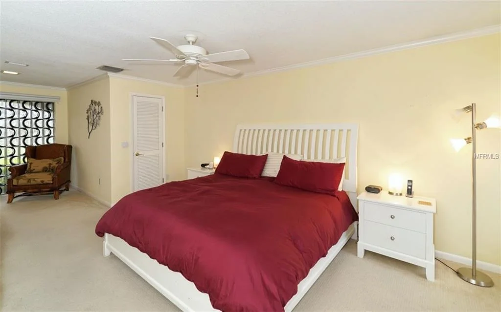 5440 azure bed 1.jpg