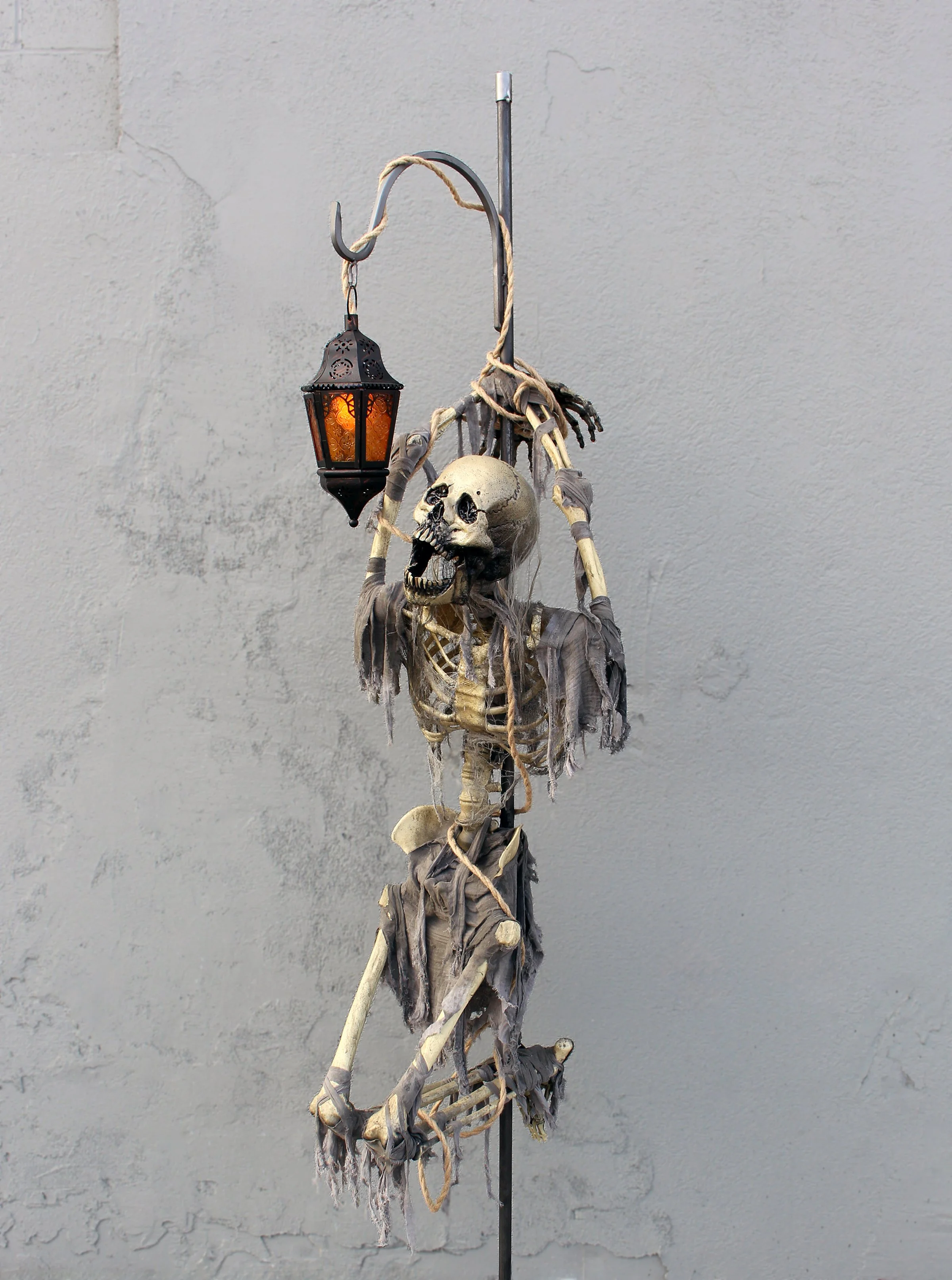 Lantern Staff Skeleton 2.jpg