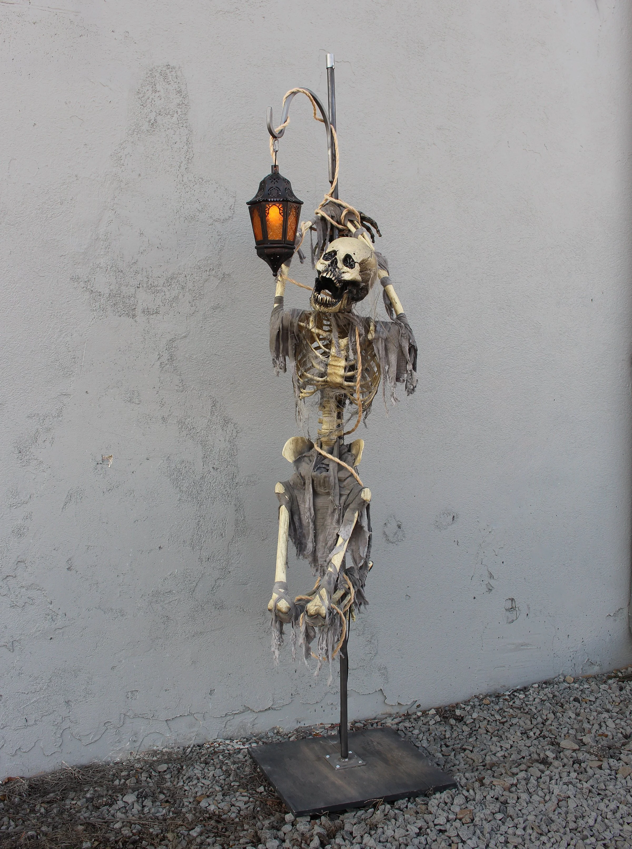 Lantern Staff skeleton 3.jpg
