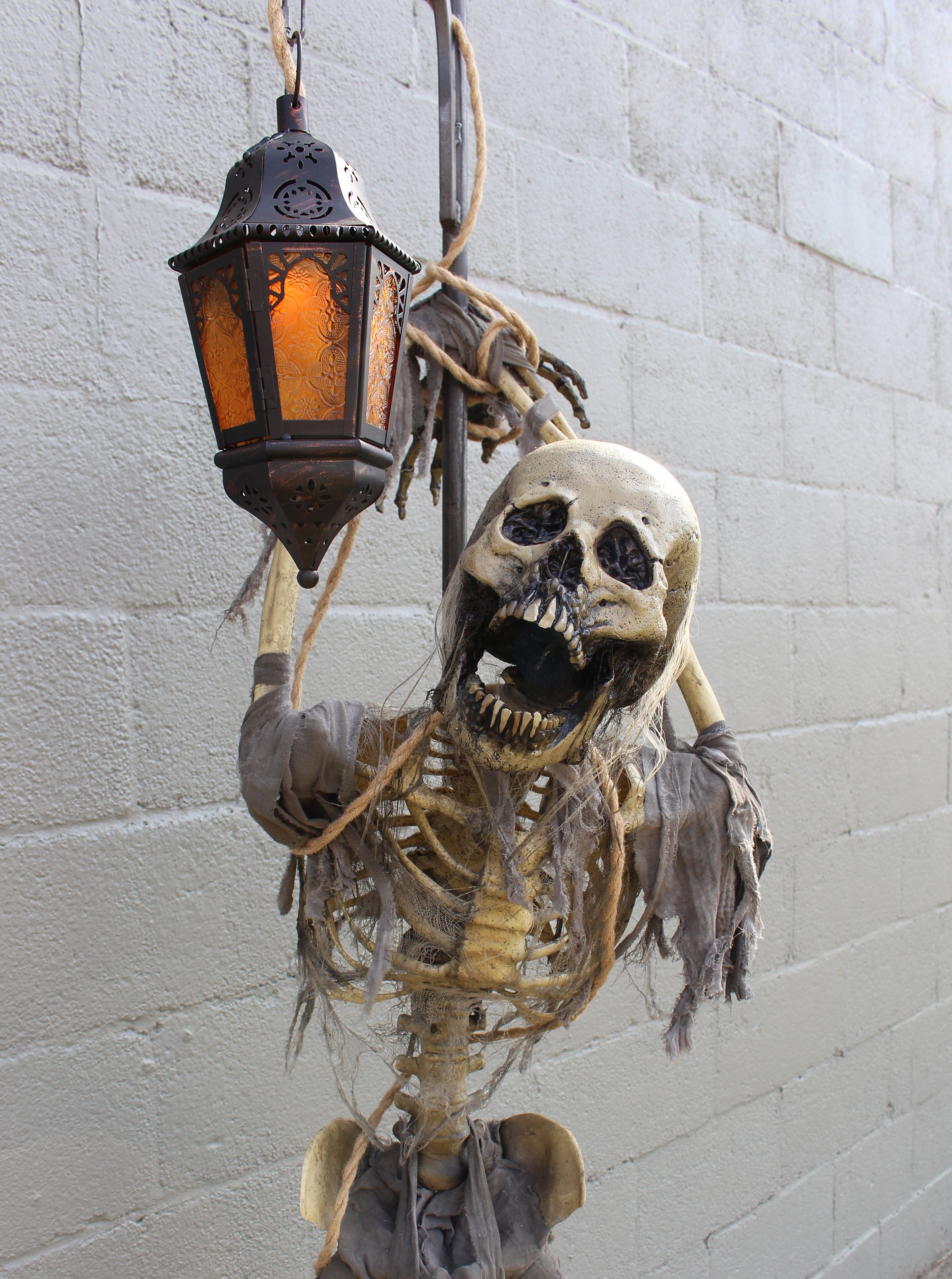 Lantern Staff Skeleton 4.jpg