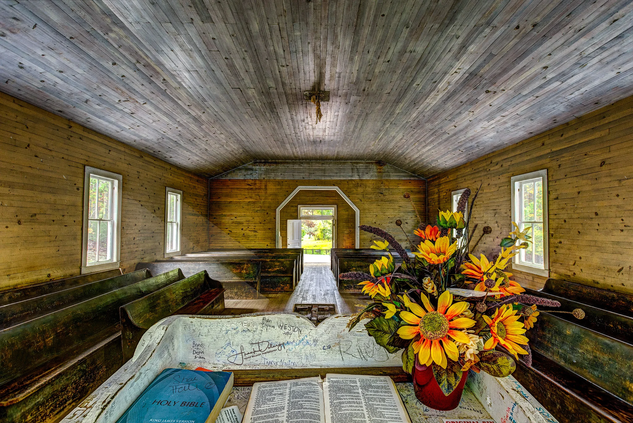 _DSC0740_Cades-Cove-church-focus-stack.jpg
