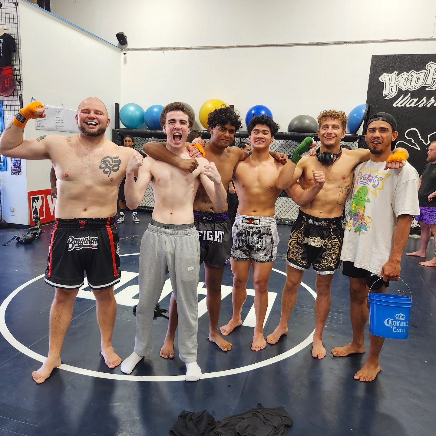 5-0 #805MMA came to DESTROY 👊🏻

Shout out to @berzerker_brycen @jacob_forsythe @saheljsingh @jm_abaya05 @cameronmetcalf45 and @jekyll_baez for coaching everyone to victory, esso 

#winnerscircle