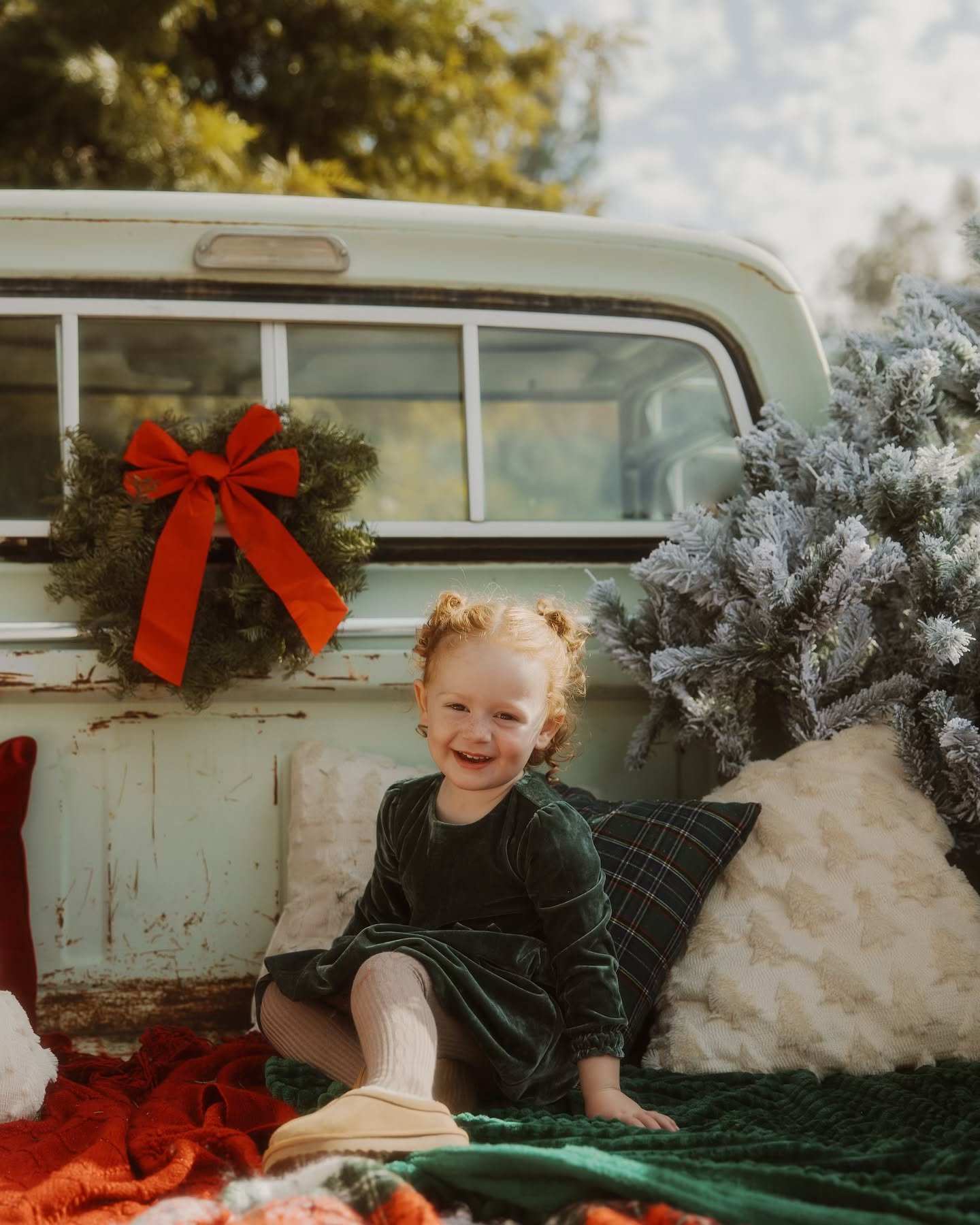 I am SO GRATEFUL for the busiest season I&rsquo;ve ever had. So grateful for returning and new clients. So grateful for all the families and weddings. It&rsquo;s been so intense, crazy, and magical. ✨ I love it so much. Thank you all for everything y