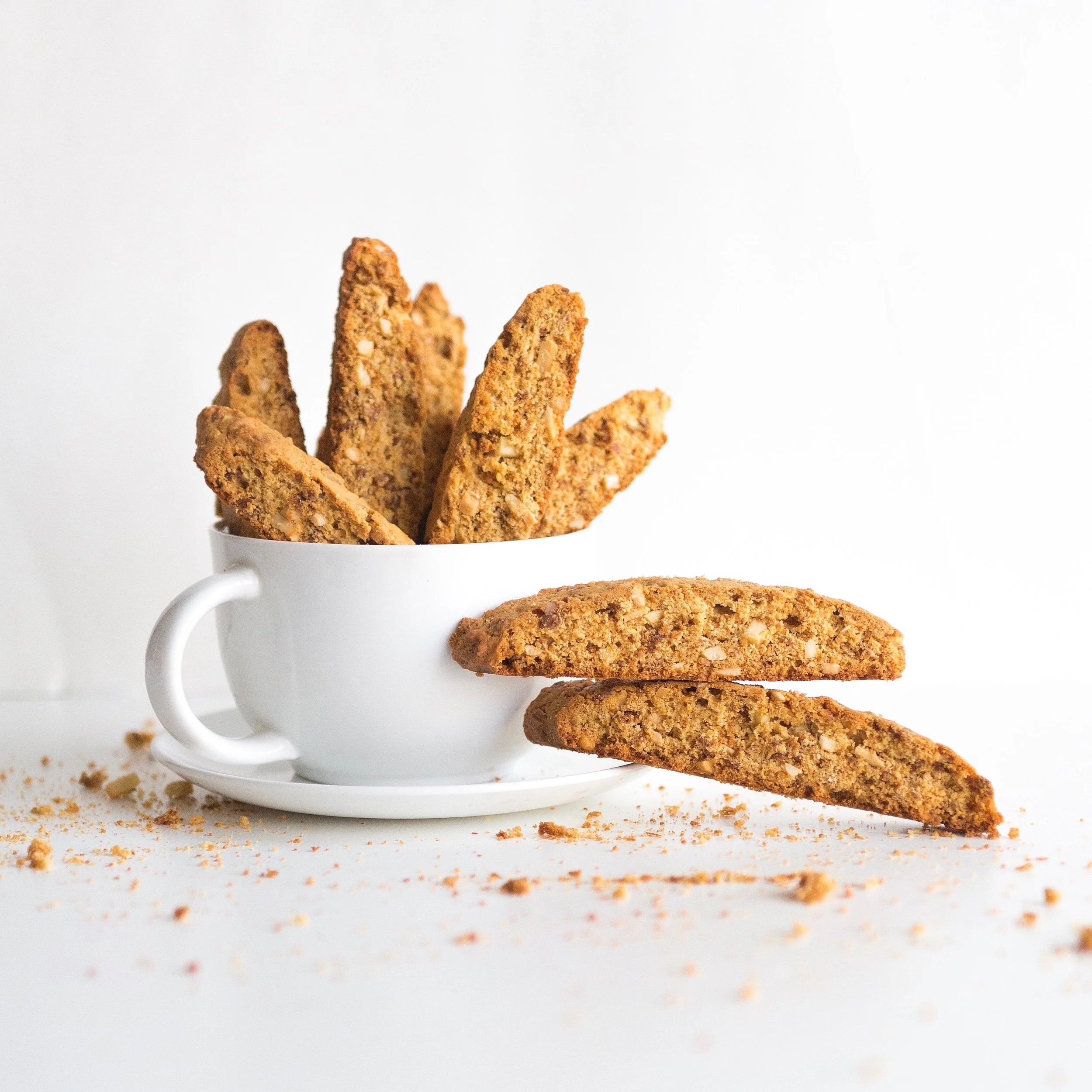      

 
      The popular breakfast snack granola to put a wholesome Oat crunch to the cookie.  1 cup granola  2/3 cup blanched almonds  1/2 cup butter  2/3 cup light brown sugar  1/3 cup honey  2 large eggs  1&nbsp; teaspoon vanilla extract  2 cups