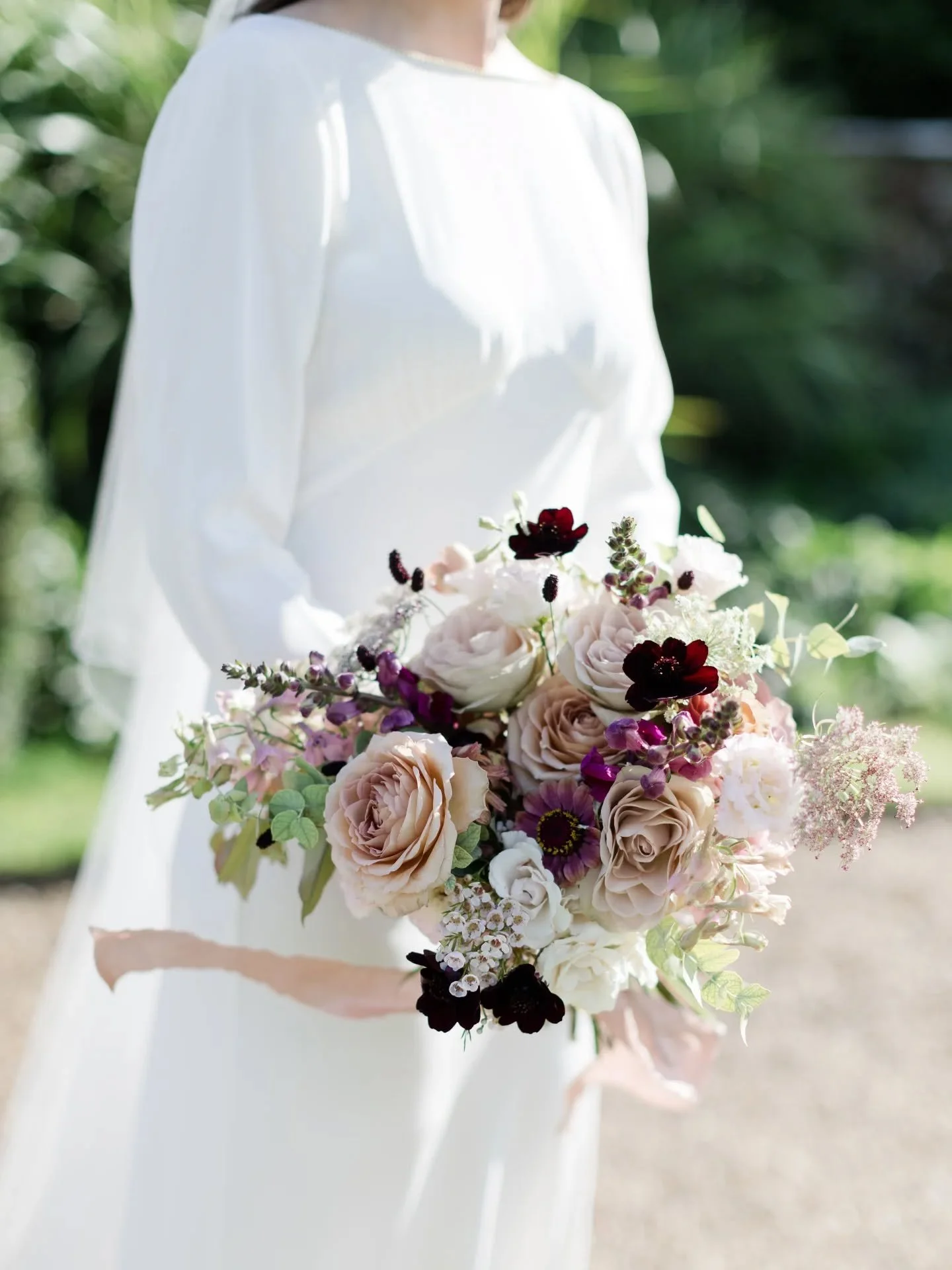 The most delicious late garden roses, wild carrot, and dancing chocolate cosmos this time last year for wonderful Annie. What a stunning wedding day to have the honour of flowering 🤍 Thank you, A + H x
Happy Anniversary weekend!
.
.
.
Photographer: 