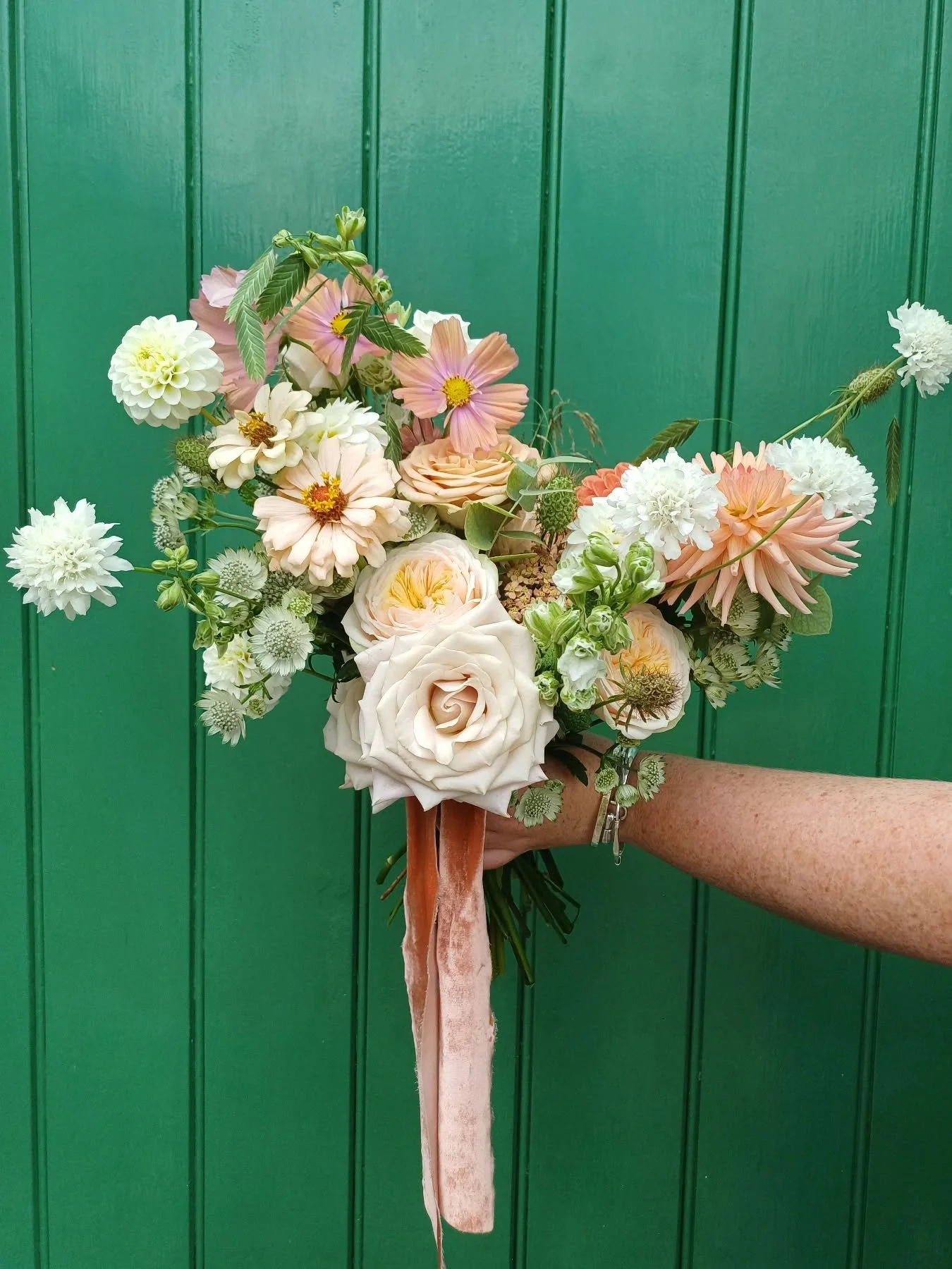 The perfect gift for flower lovers 🌸🍃

A day (or half day) spent in my workshop surrounded by beautiful countryside and with a whole host of glorious British flowers to play with. Inspiring, nurturing, and Joyfully creative.

Gift cards are also no