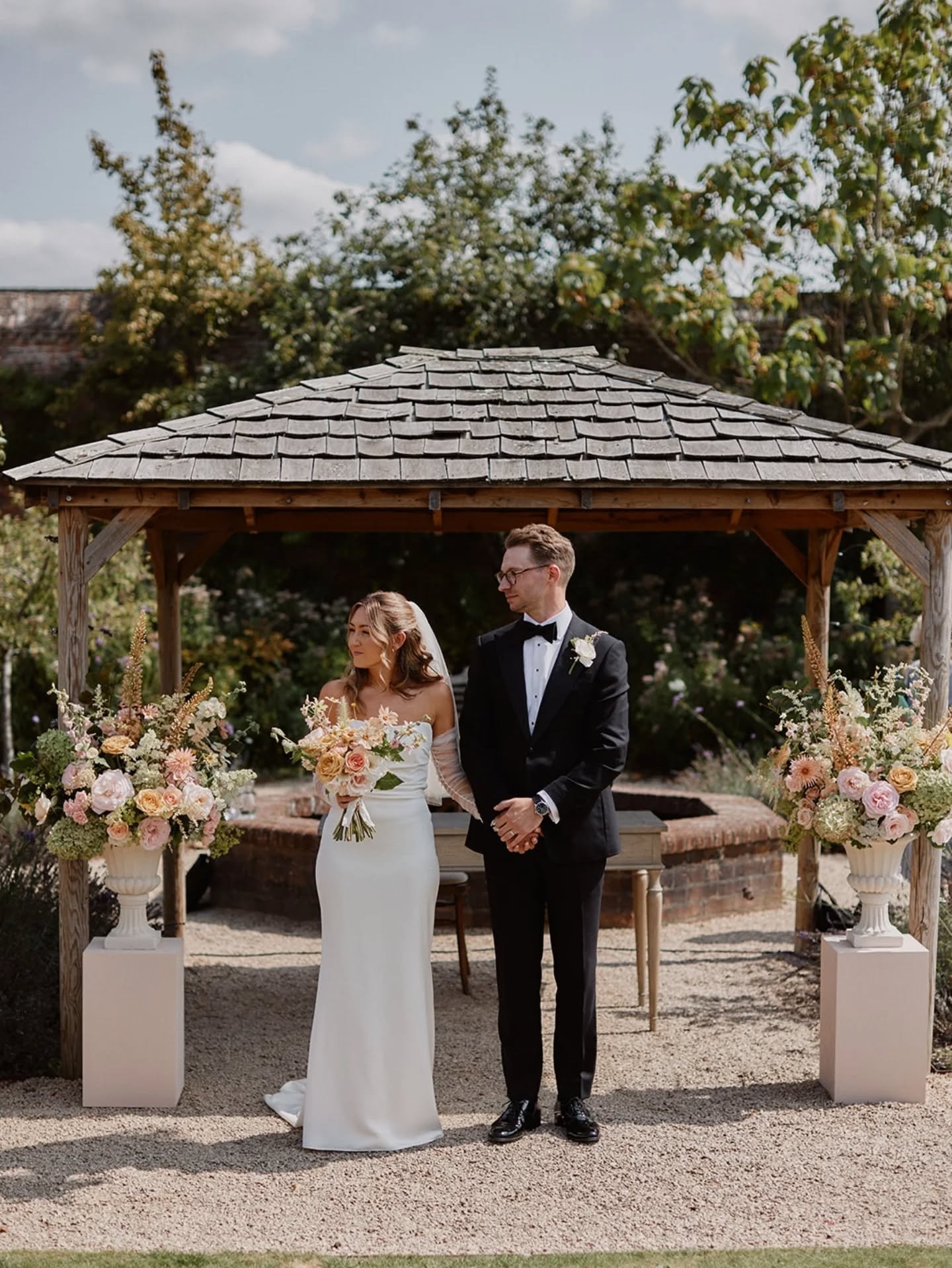 Summer petals spilling over stone urns, sun baked gravel, bees drifting past, and a heartfelt ceremony held in the hush of a rose filled walled garden.

Carefully curated seasonal florals led by nature, shaped by place and arranged with a gentle roma