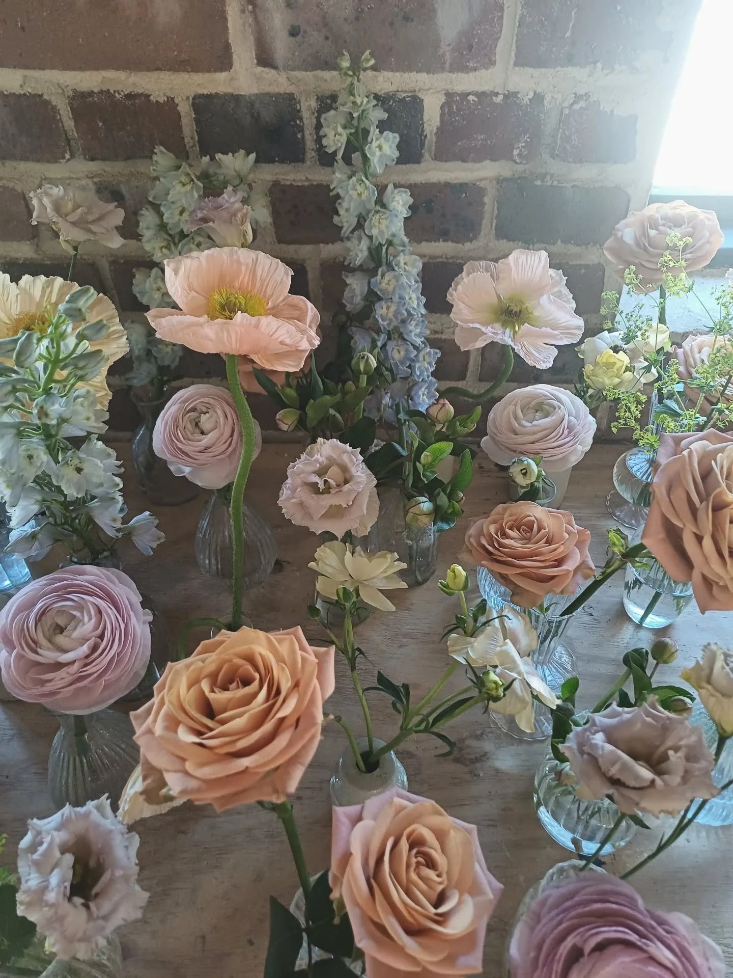 Something I spend a lot of time on when curating my flower orders is the colour palette. It's easy to overthink and over complicate matters, but when you care as much as I do about bringing a clients dream vision to life, it really matters.

I adore 