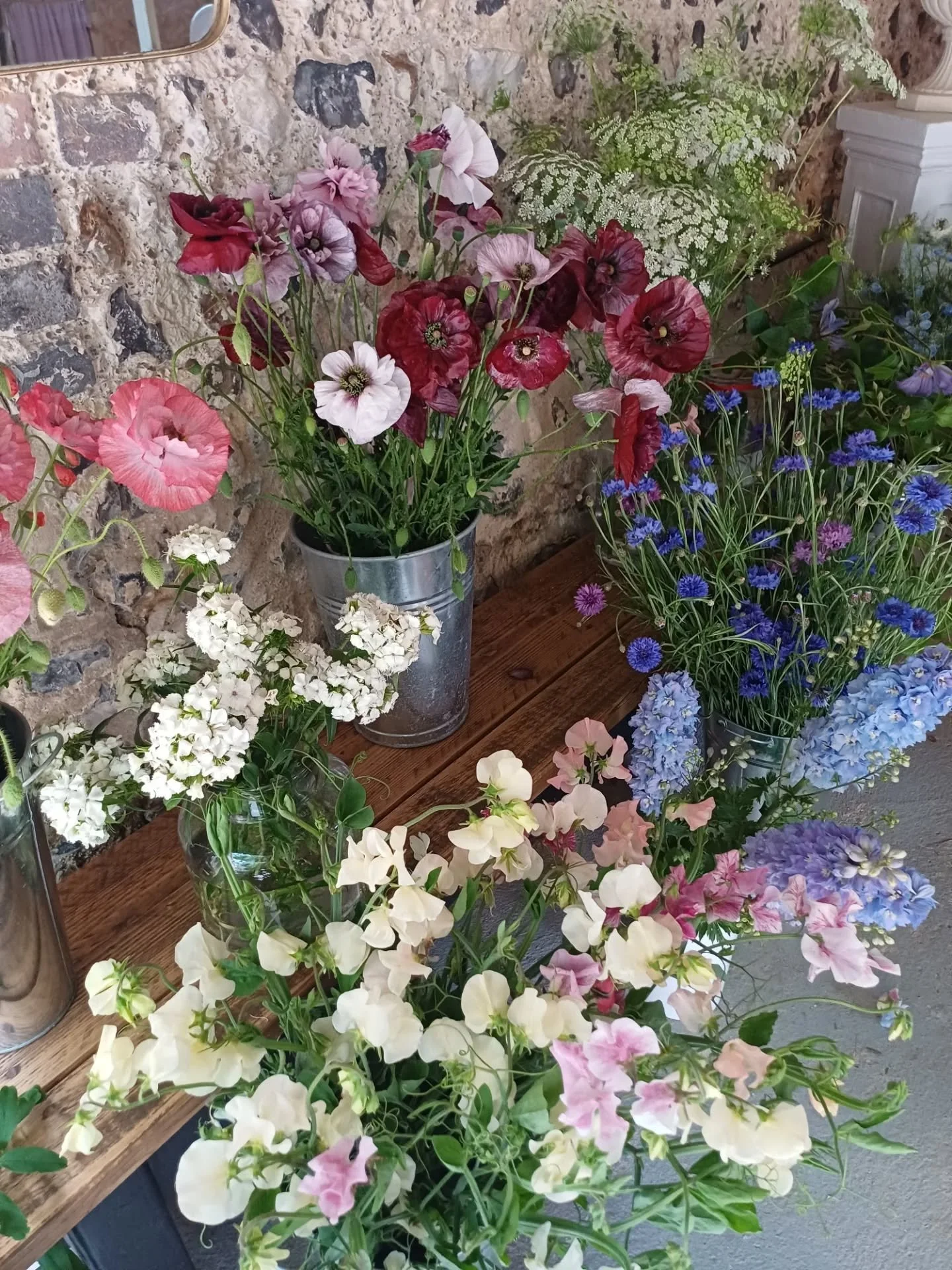 Tomorrow's classroom : British June flowers 🌿

A carefully curated collection of seasonal stems for a 1:1 floristry session, where I'll be sharing the principles behind my naturalistic approach to floral design.

Sharing with others how to work with