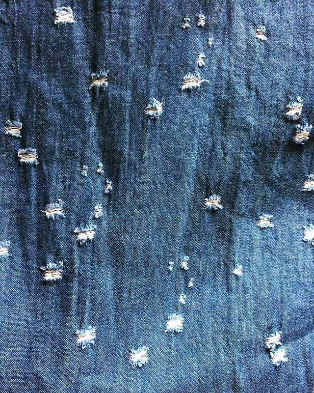 Fabric Manipulation 🙌🏼 — chambray art — controlled rough 💙
#textilelove #jeanlike #chambrayart #designprocess #designmegood #AS #designprocess #fabrication #designerofinstagram #artistsoninstagram #fabricartist #fashionprocess