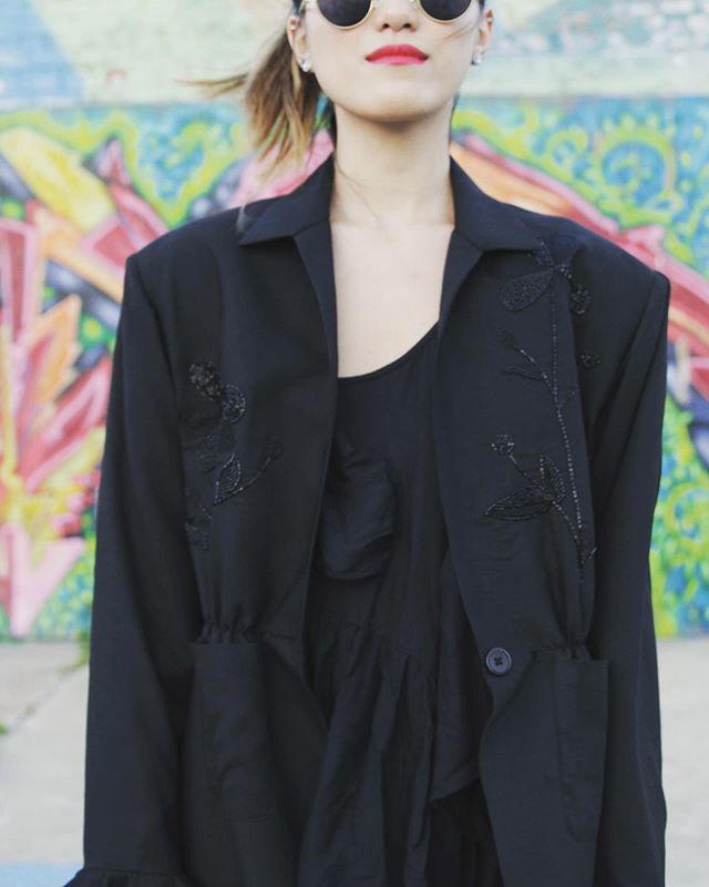 ᴼⁿᶜᵉ ᵘᵖᵒⁿ ᵃ ᵗᶦᵐᵉ . . W / @chrisxtinee_ // #handworkdesign #wintercoat #oneofakindart #onepieceatatimedesign #fashiondesign #allblackoutfit #blackeveryday #designing