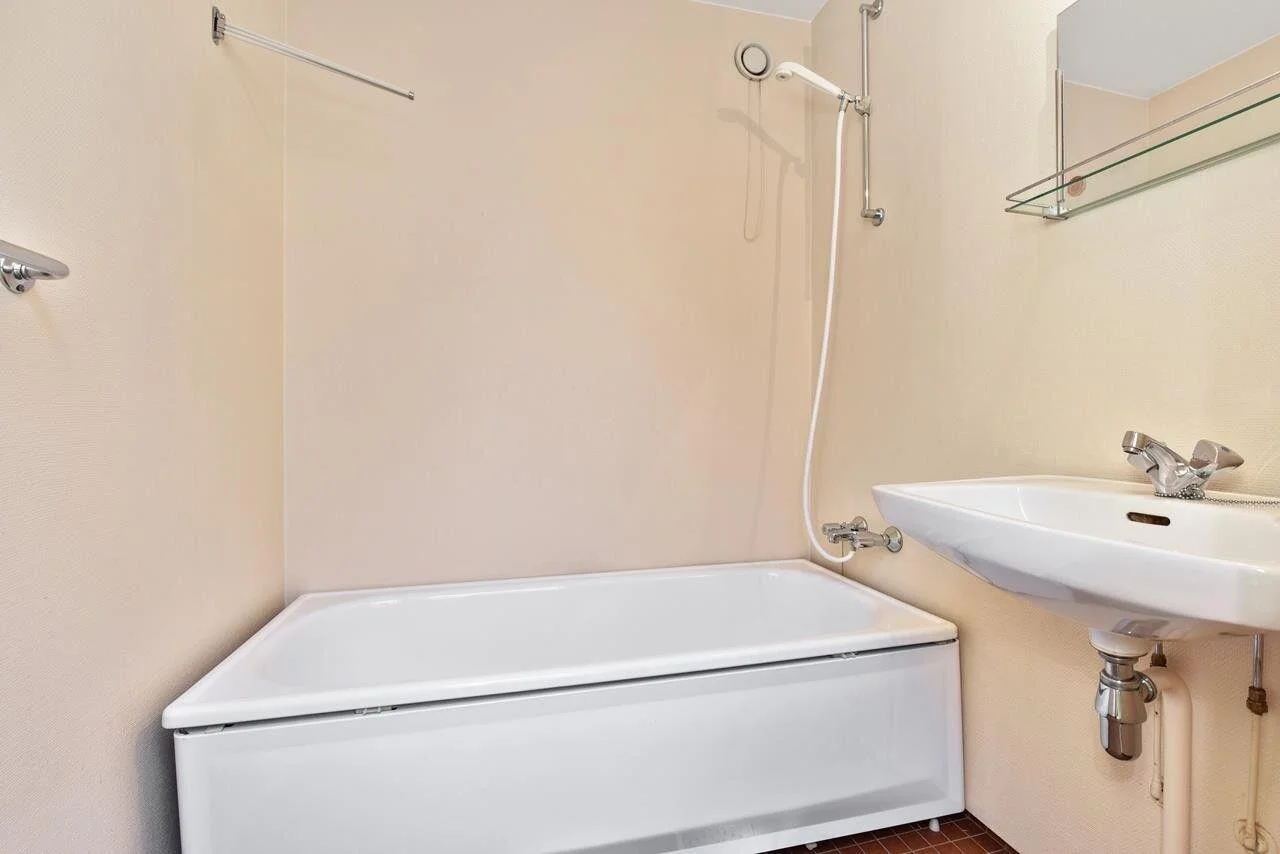 Fancy bathtub to soak in after a long day of …who am I kidding, we were never going to touch that tub.