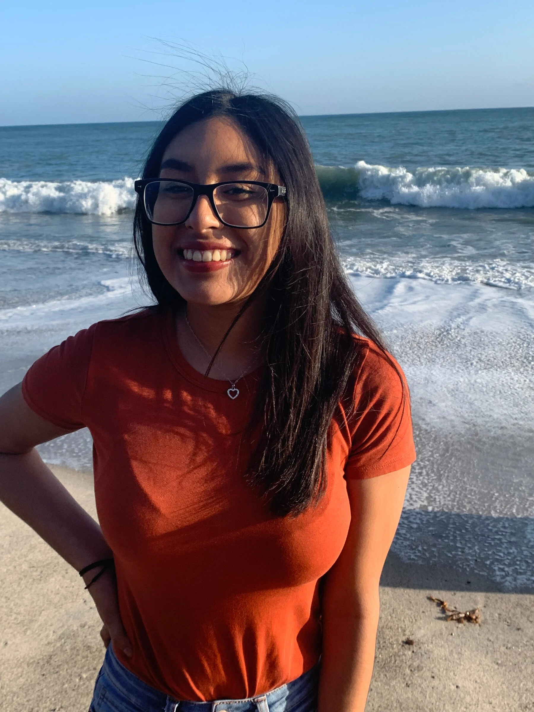 Victoria Gonzalez Headshot.jpg