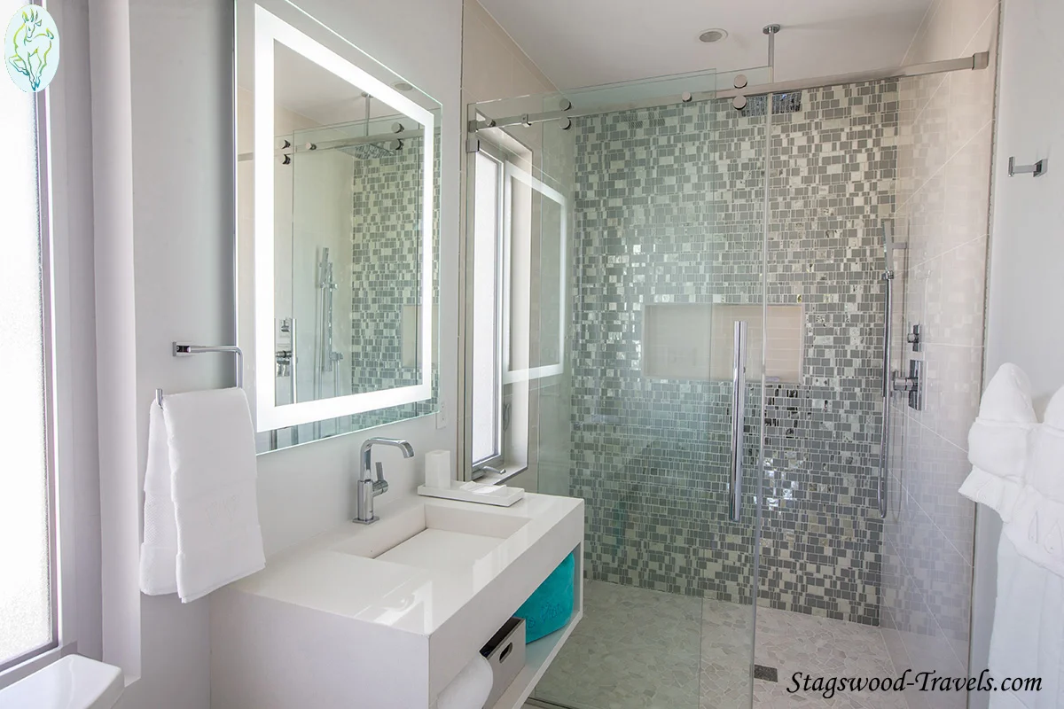 Bahari Master Bath_web_logo_site.jpg