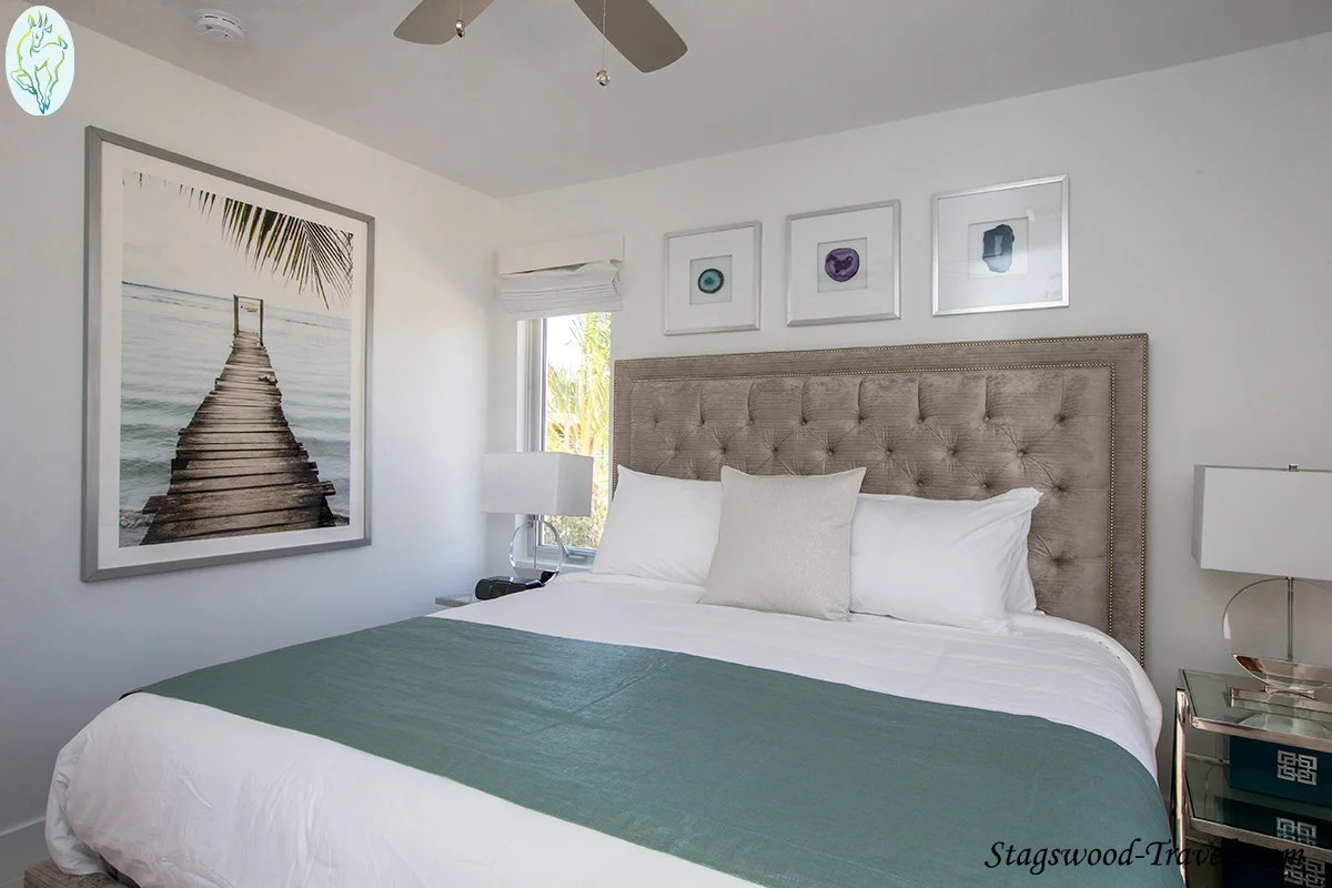 Bahari Master Bedroom_web_logo_site.jpg