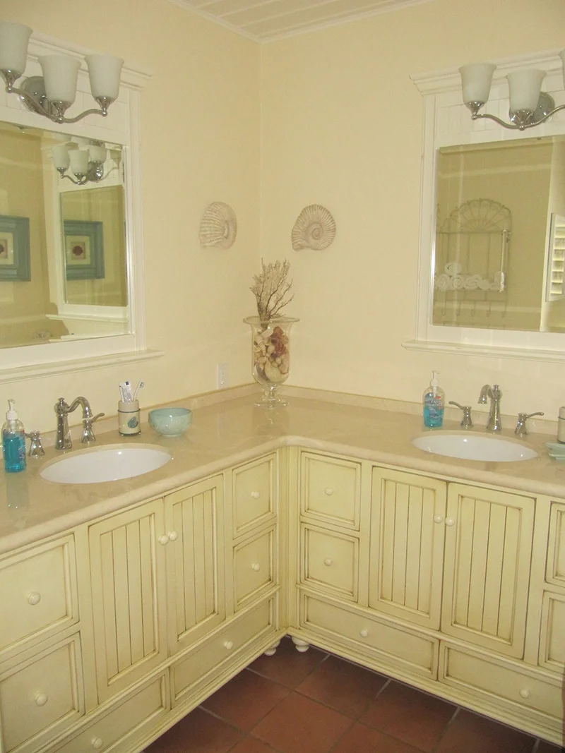 11. King Bedroom  ensuite bathroom_web.jpg