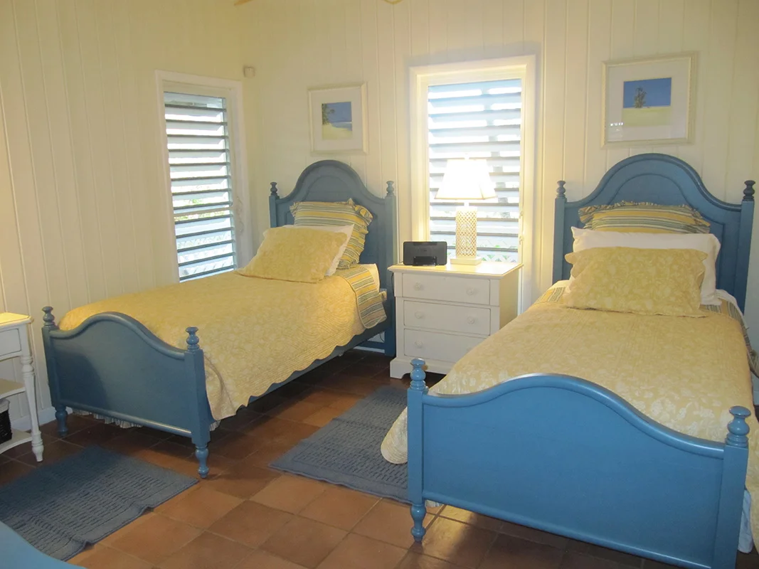 15. Twin Bedroom with ensuite bathroom_web.jpg