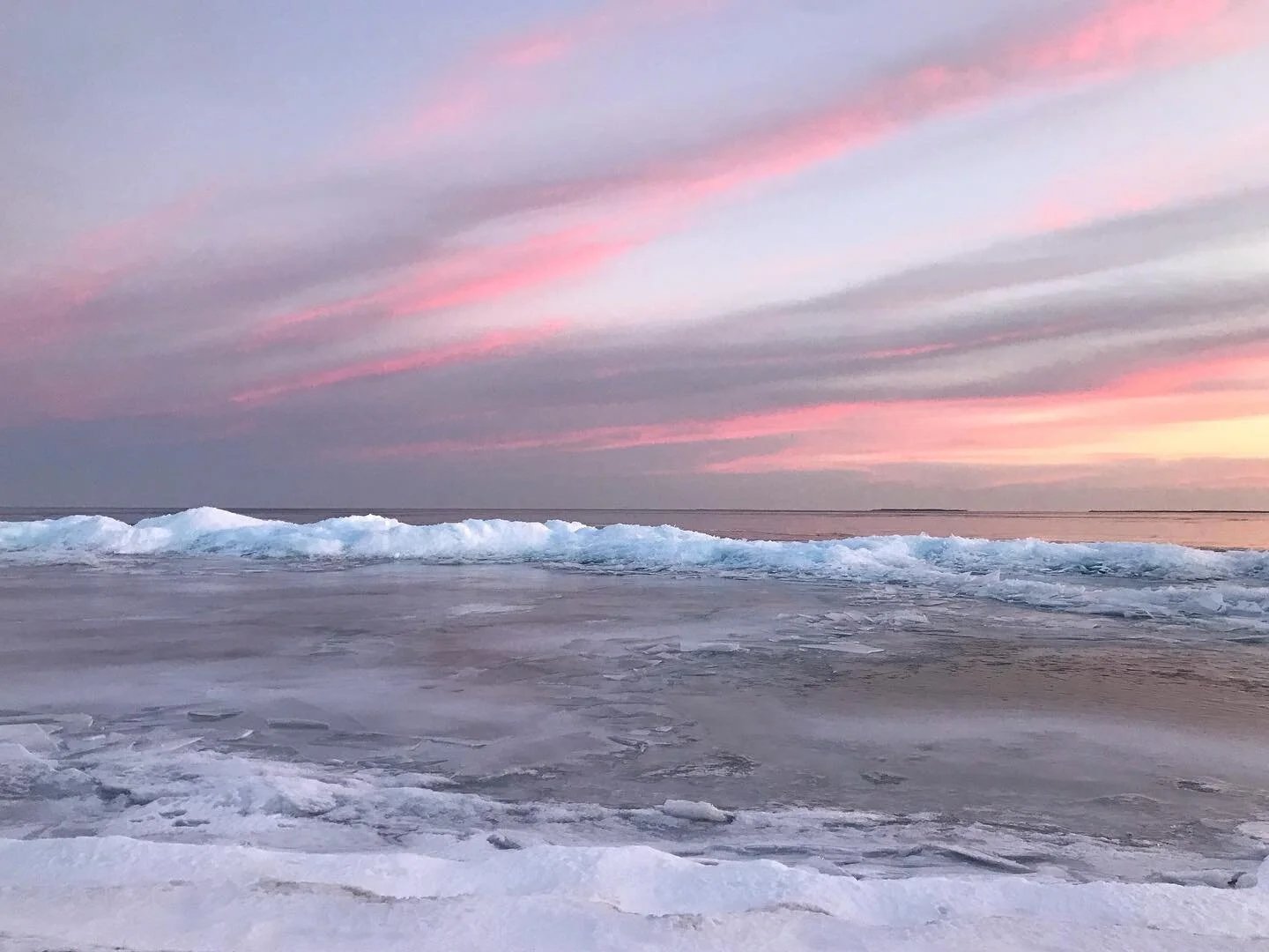 Reflected sunset over frozen Lake Ontario.
-
#canada #winter #sunset #coldaf