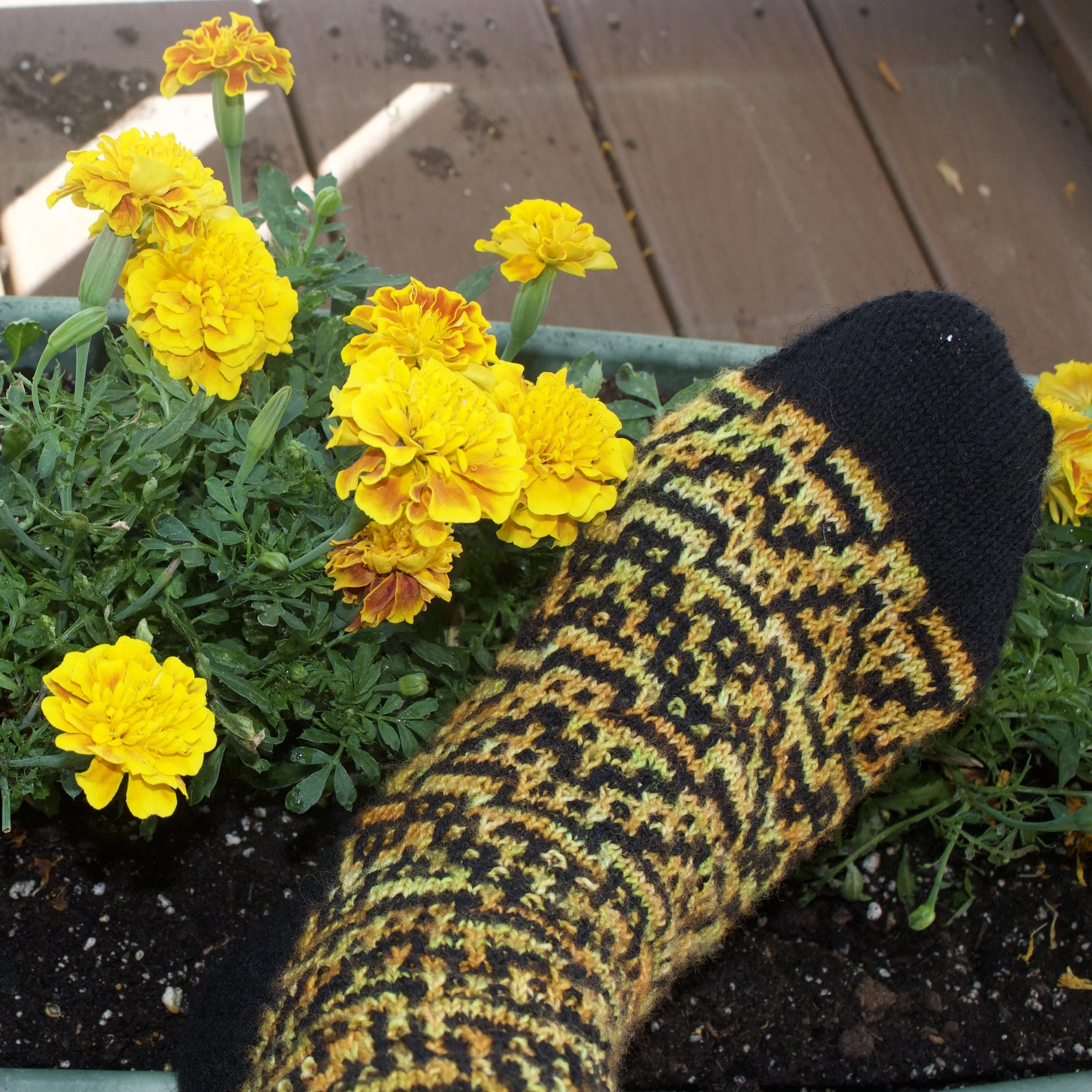 Mosaic 42: Marigold ribbons