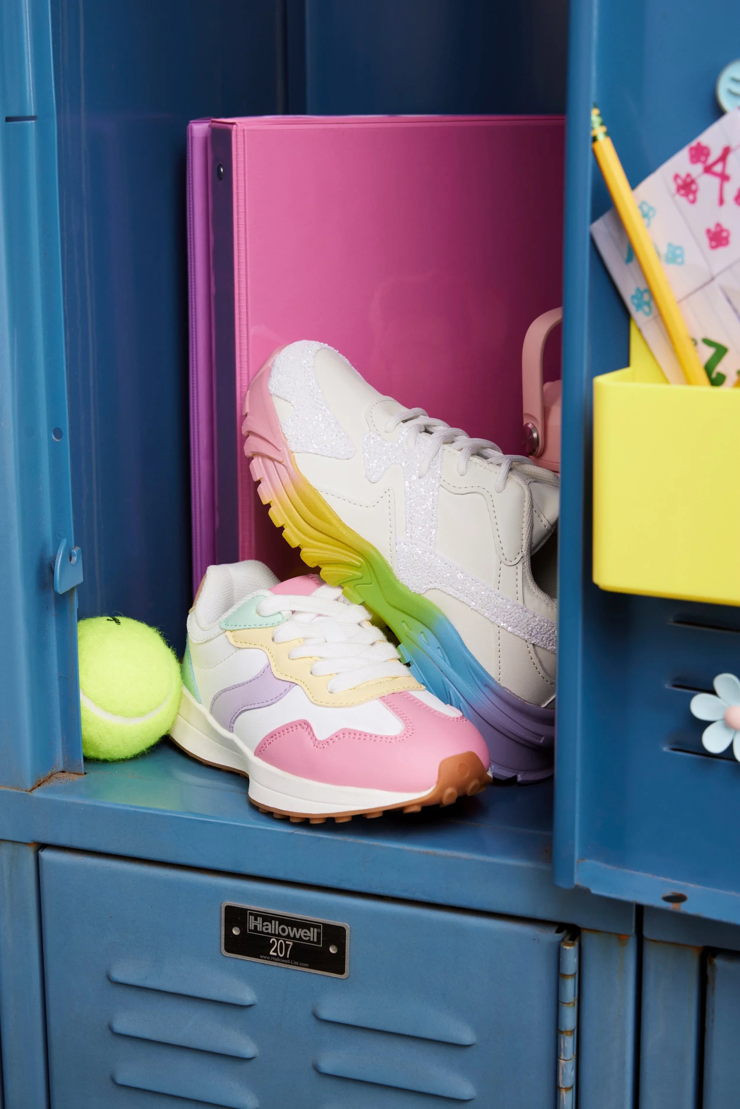 FK-250513-July-Editorial-SNEAKERS-girls_SINGLE-4_r1-small.jpg.webp