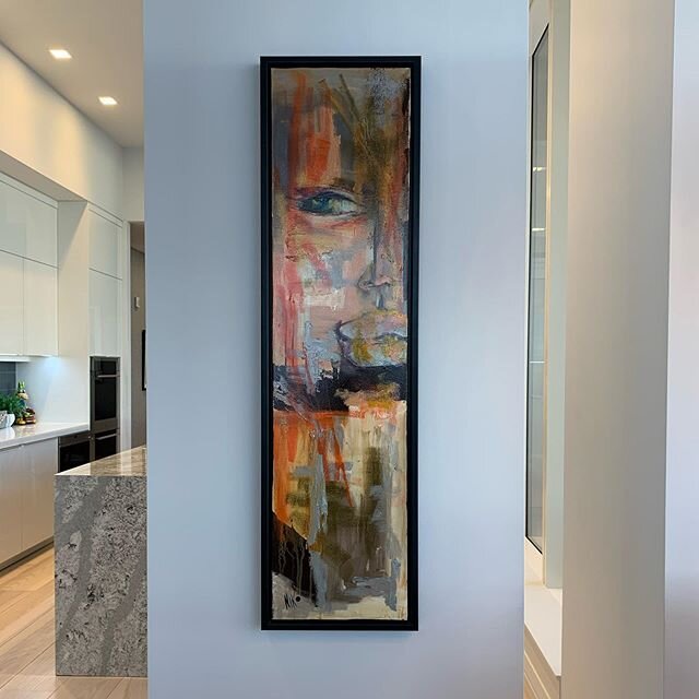 Art and the emotion it evokes and the emotion used to create it both become part of the spirit of your home. Agree? .
.
.
#homelifeandstyle #lifestyle #art #artist #creative #spirit