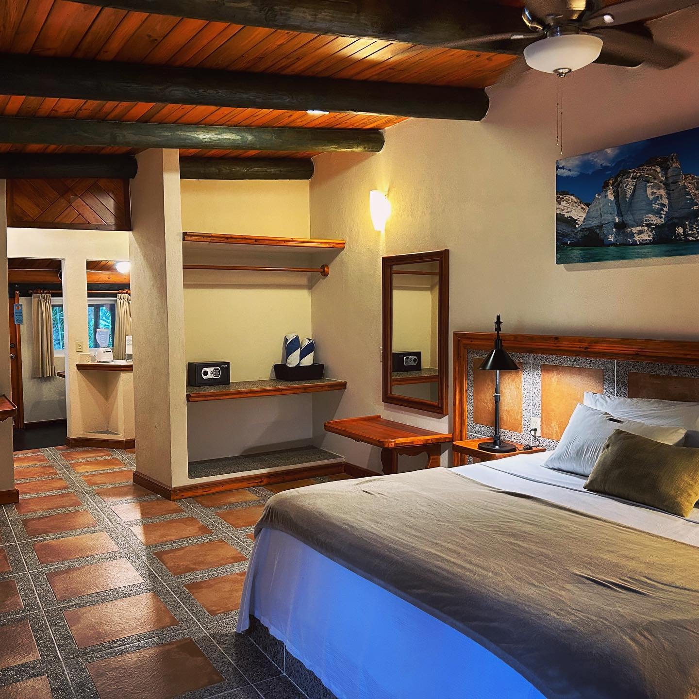Stay with us 🗝️✨🪸🐚#️⃣5️⃣ #divinglodgedowntown #beachfront #puertomorelos #rivieramaya 🔗Link in bio or send us a quick message 📨info@thedivinglodge.com