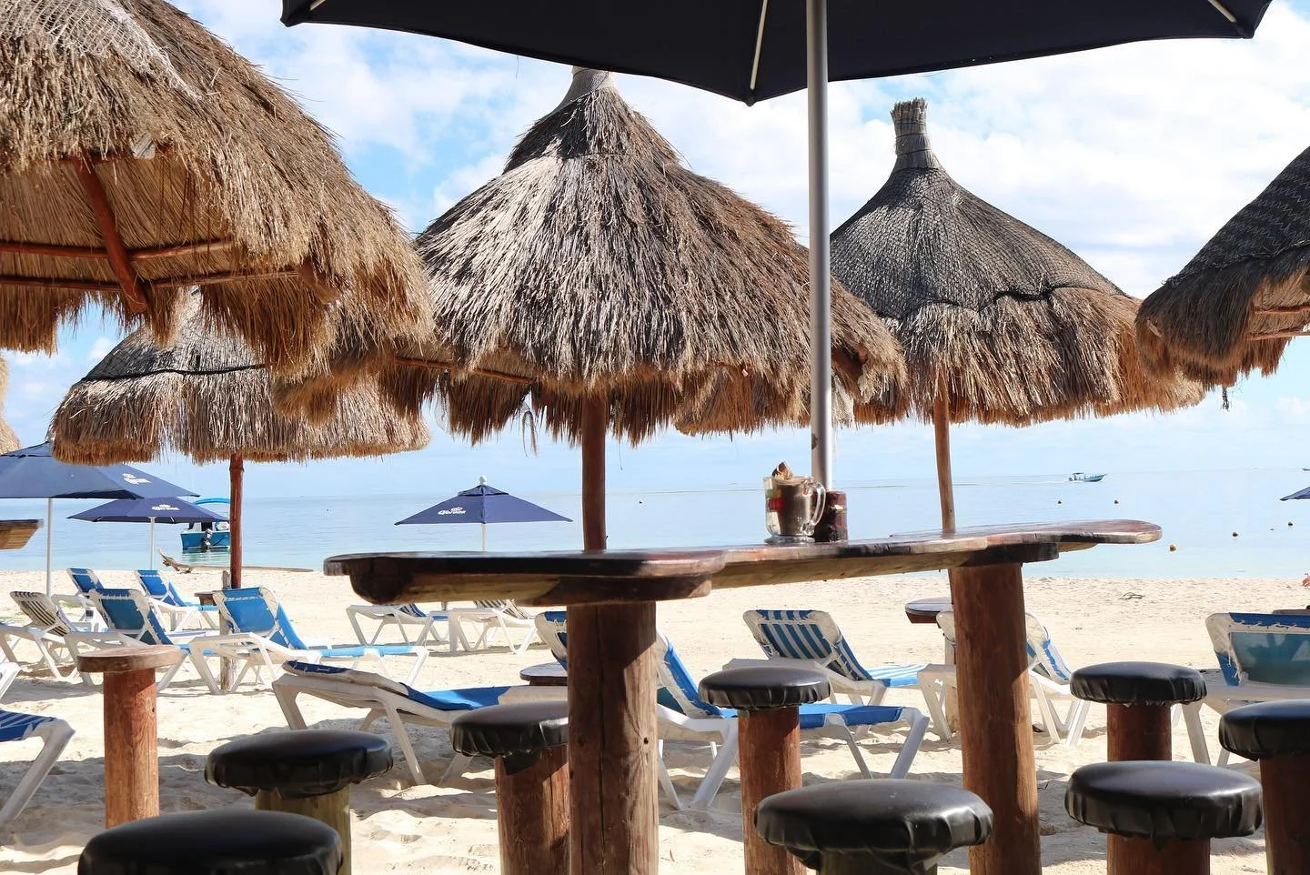 As a guest of the Diving Lodge, enjoy on-site amenities such as our beach club, bar &amp; kitchen ⛱🌴🍹🍽 @diving.bar #divinglodgedowntown #puertomorelos #rivieramaya #beachfrontstays #rusticparadise 🗓Book your stay with us! 🛏🌴🔗 Link in bio!
