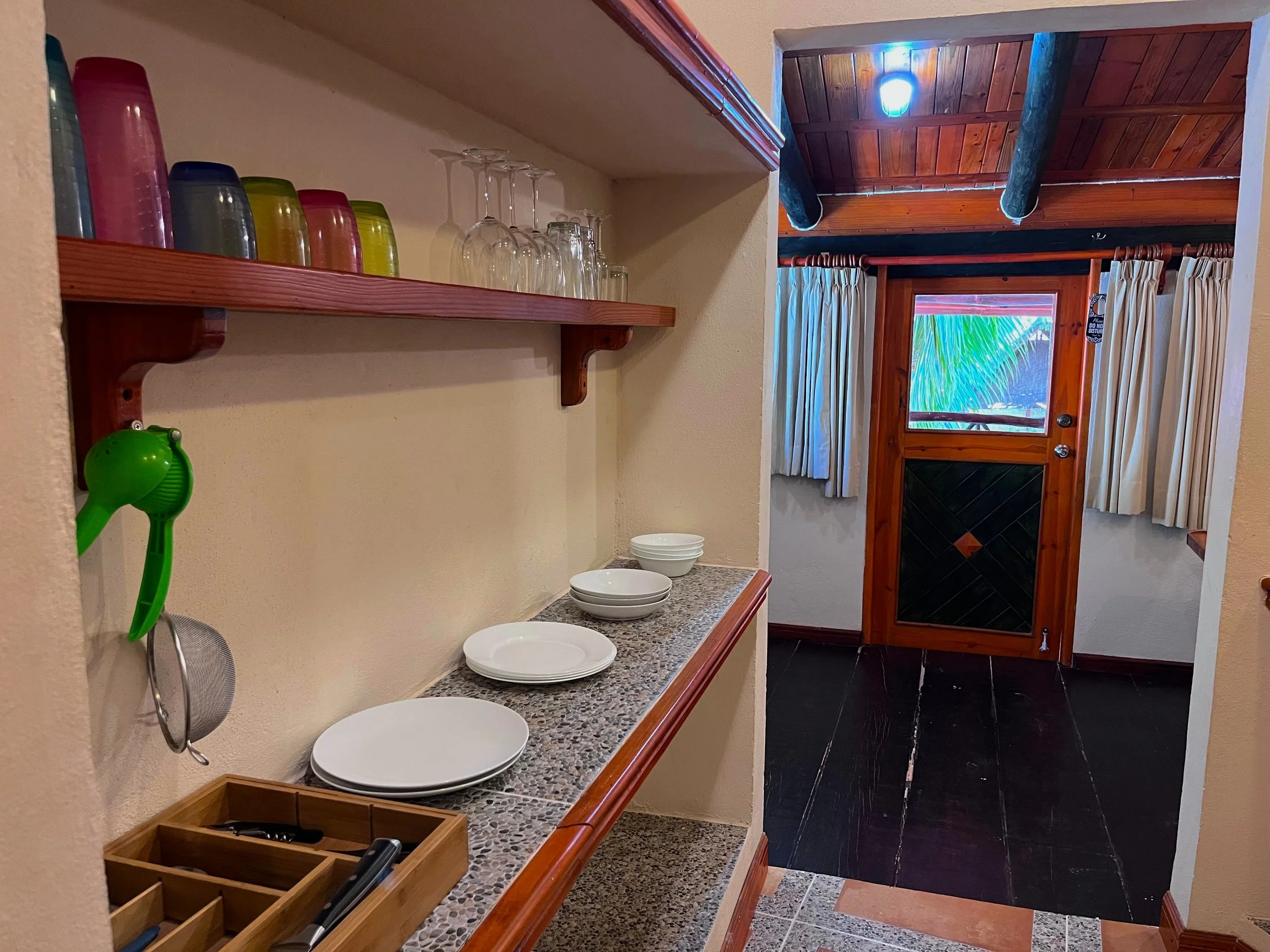 Cab#5_Kitchen_Amenities.jpeg