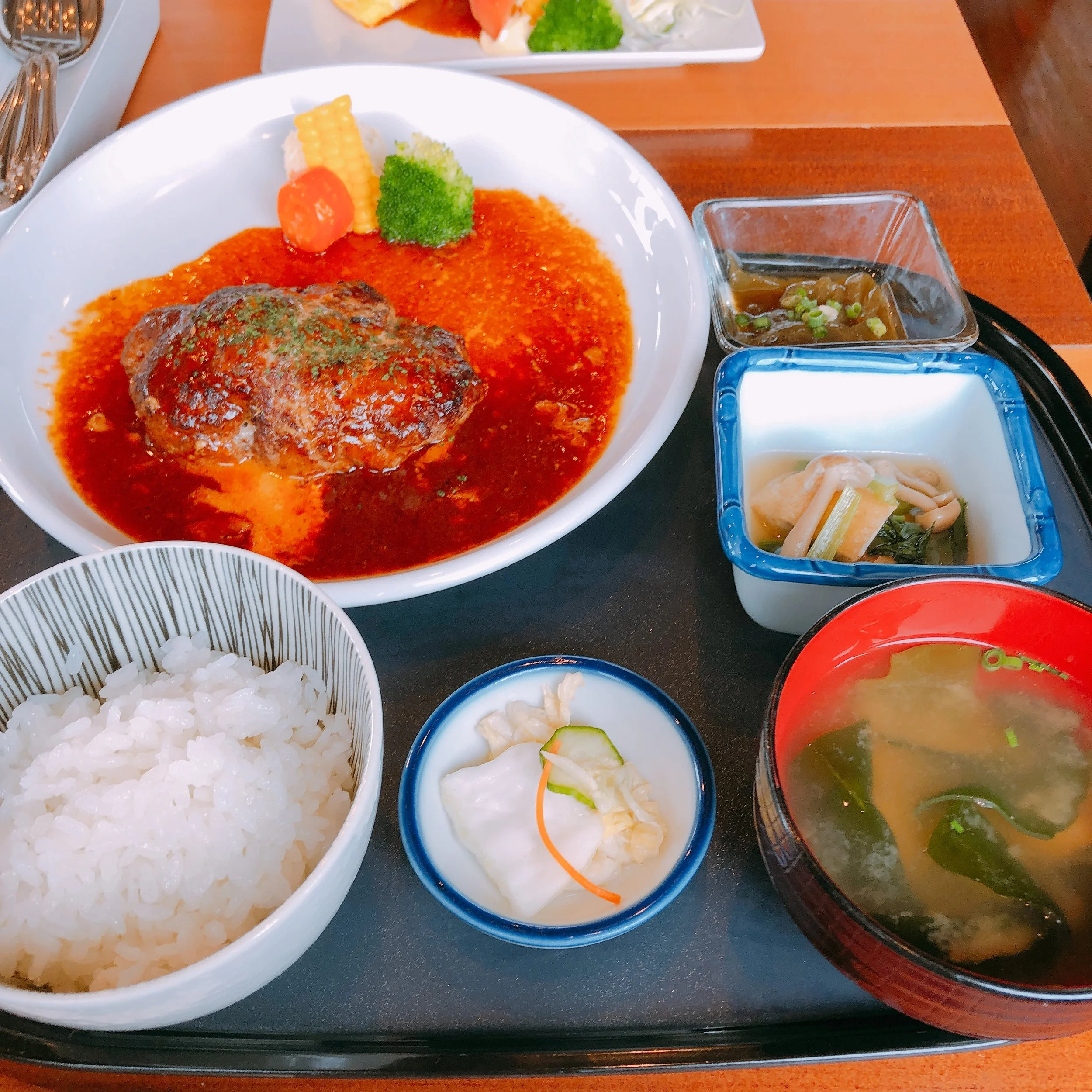 カフェトレインのハンバーグ定食