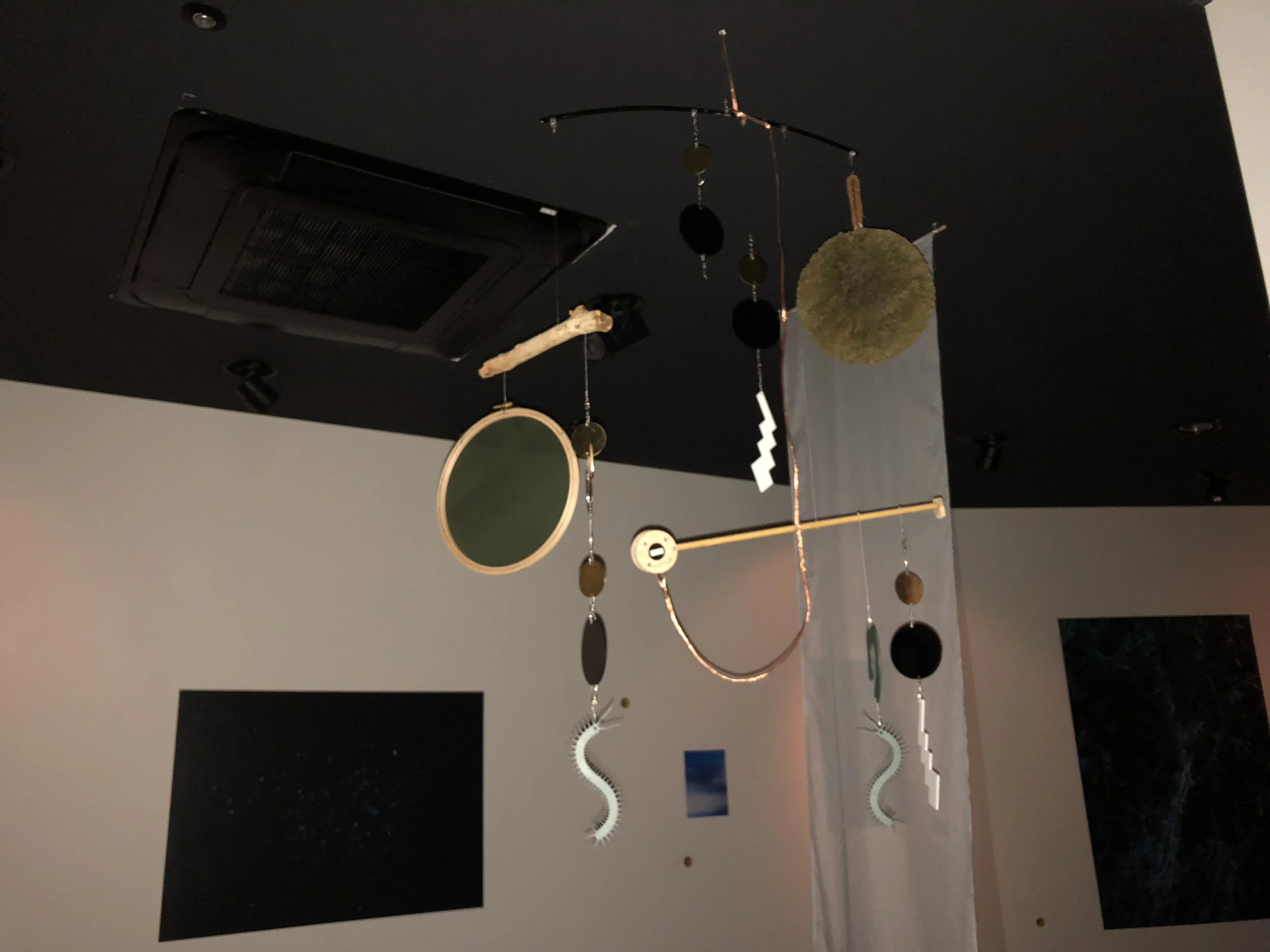 蝋型鋳金(ろうがたちゅうきん)をイメージした展示