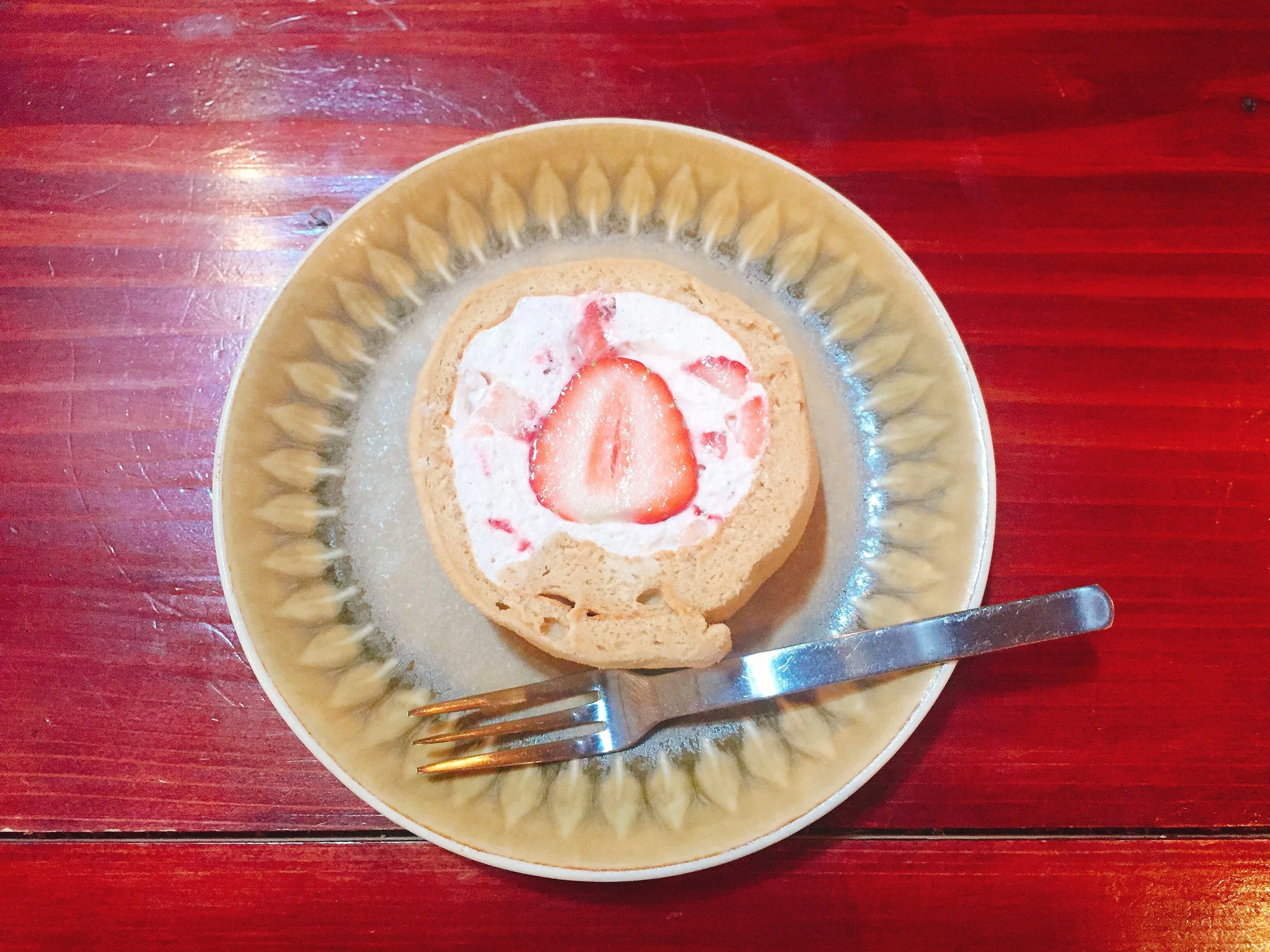 日和山・南書店の「さどいちごロールケーキ」