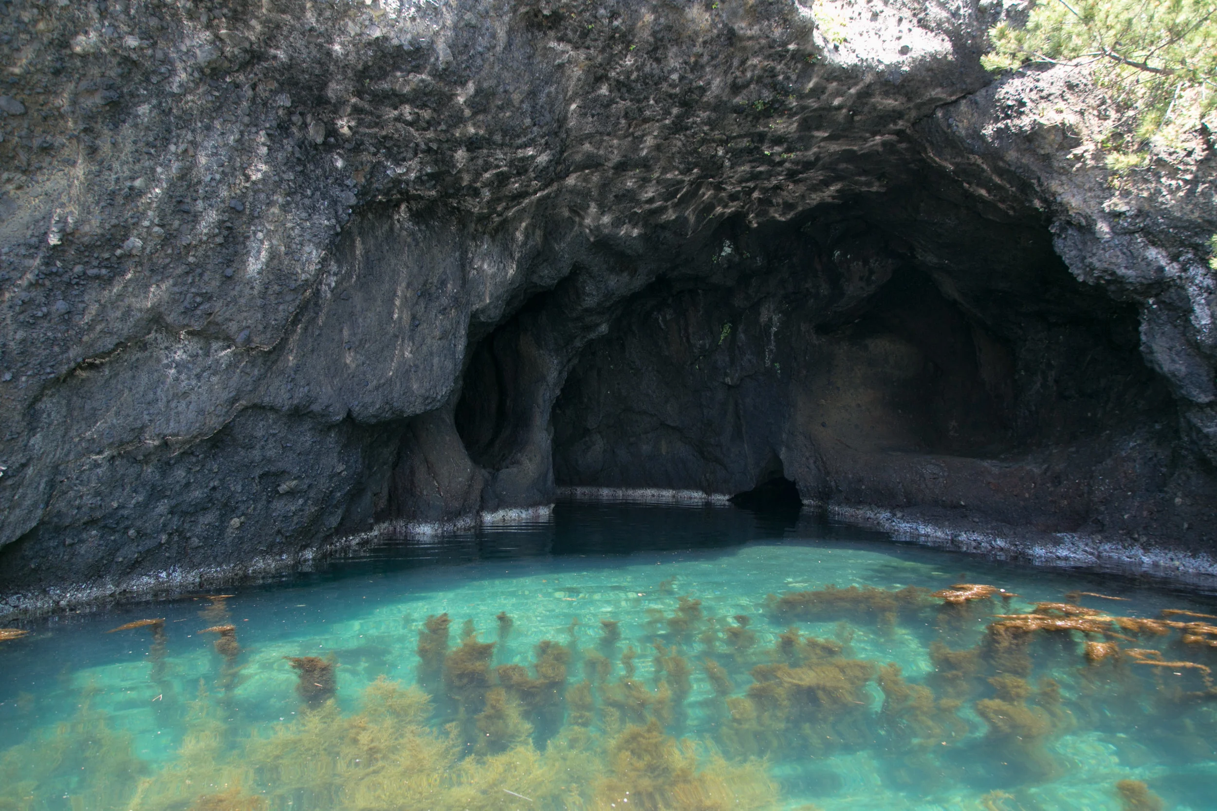 琴浦洞窟(青の洞窟)