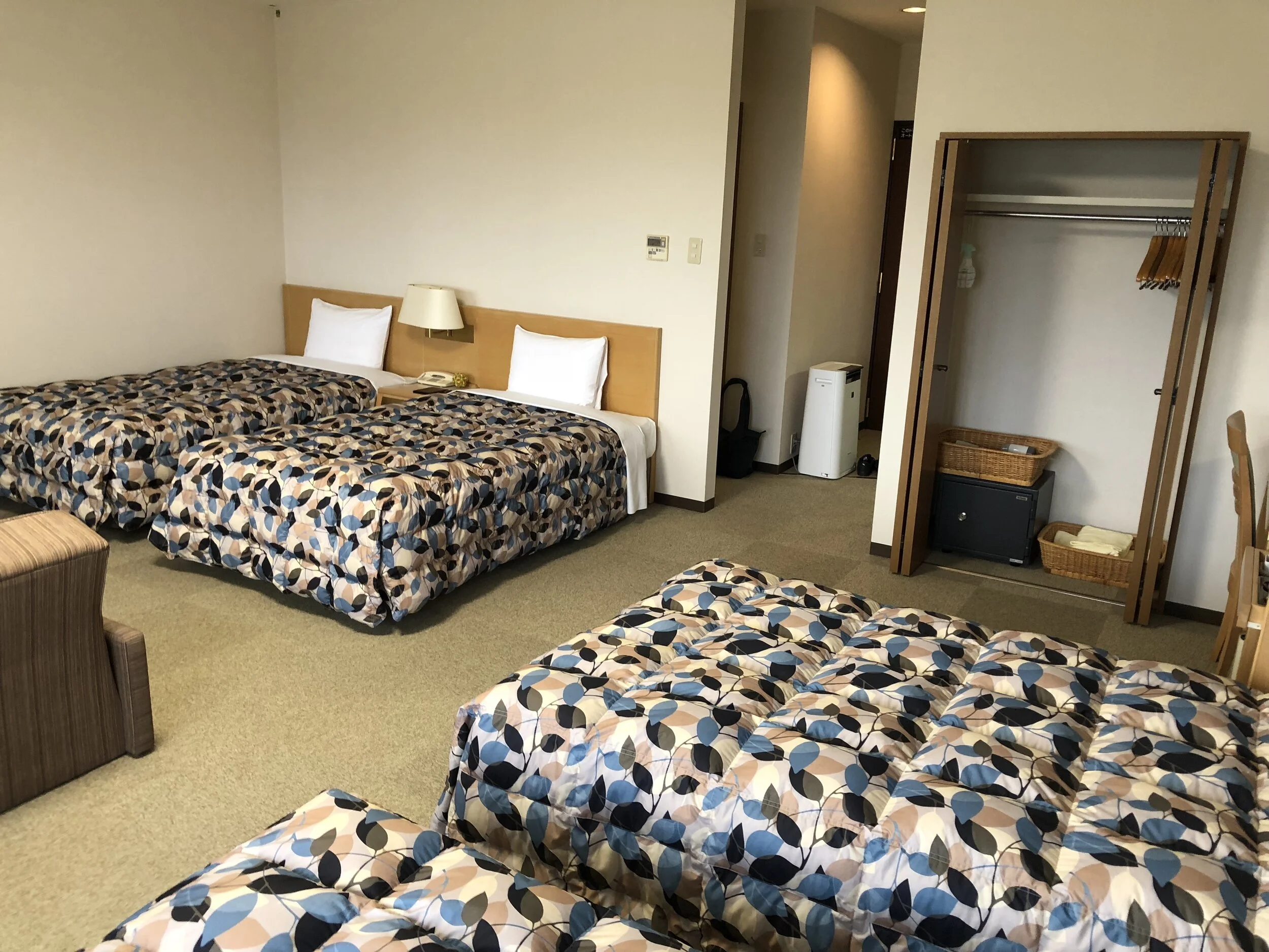 こちらがファミリータイプのお部屋。空気清浄機もあります