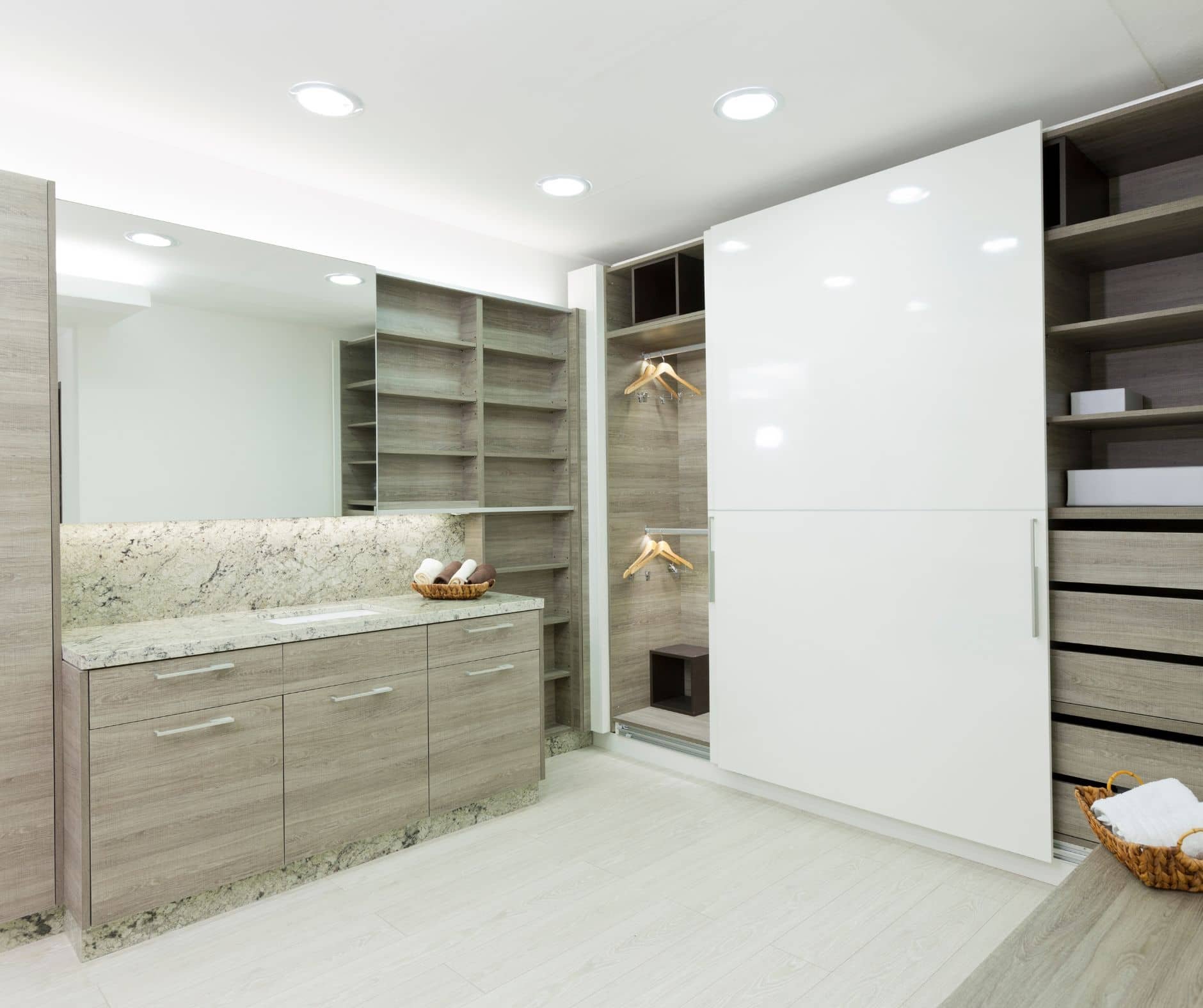 Walk-in closet, Fully Customized