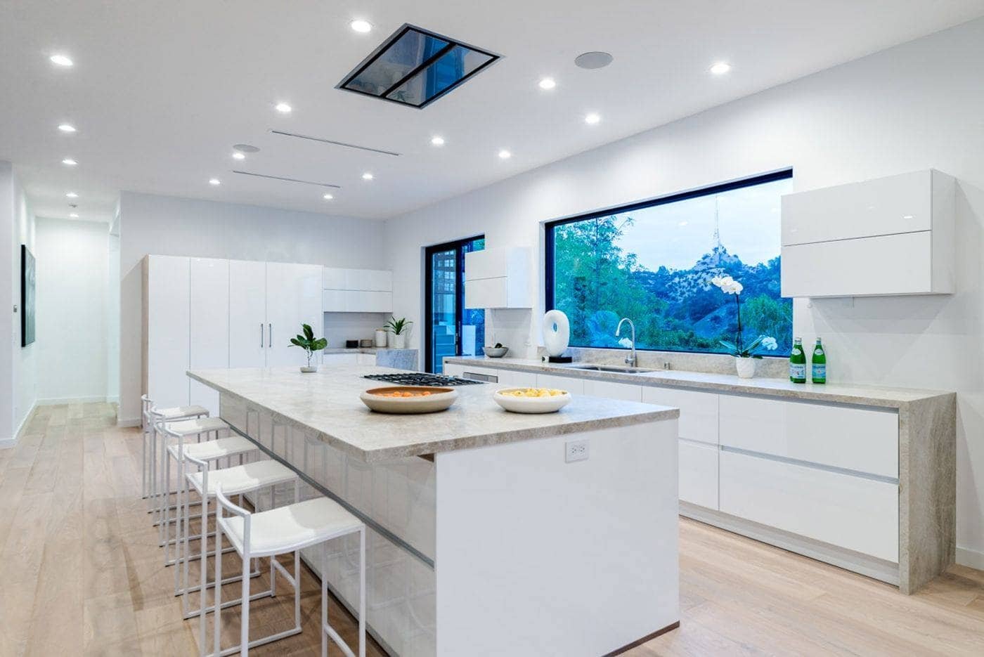 Beautiful Clean Pure White Kitchen