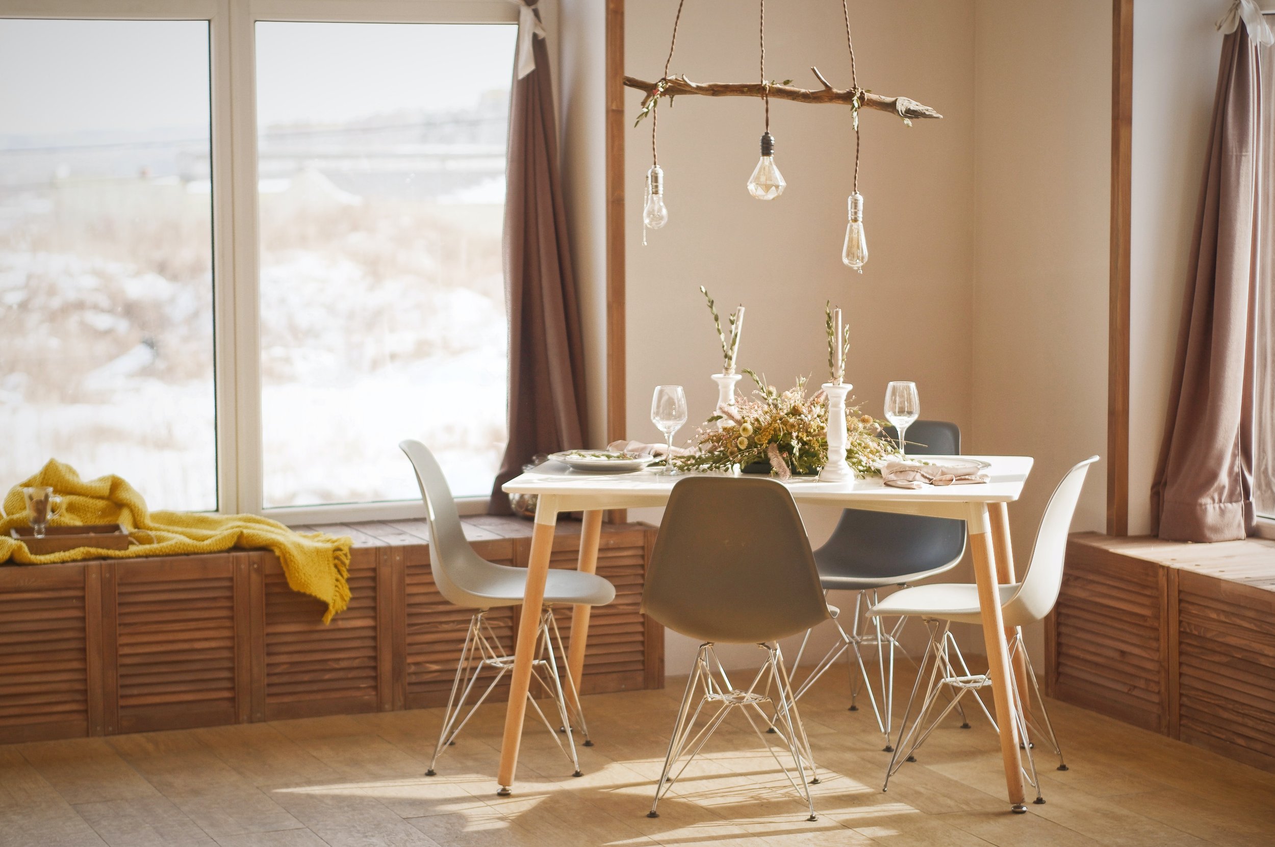 Space-Savvy Breakfast Nook Banquettes