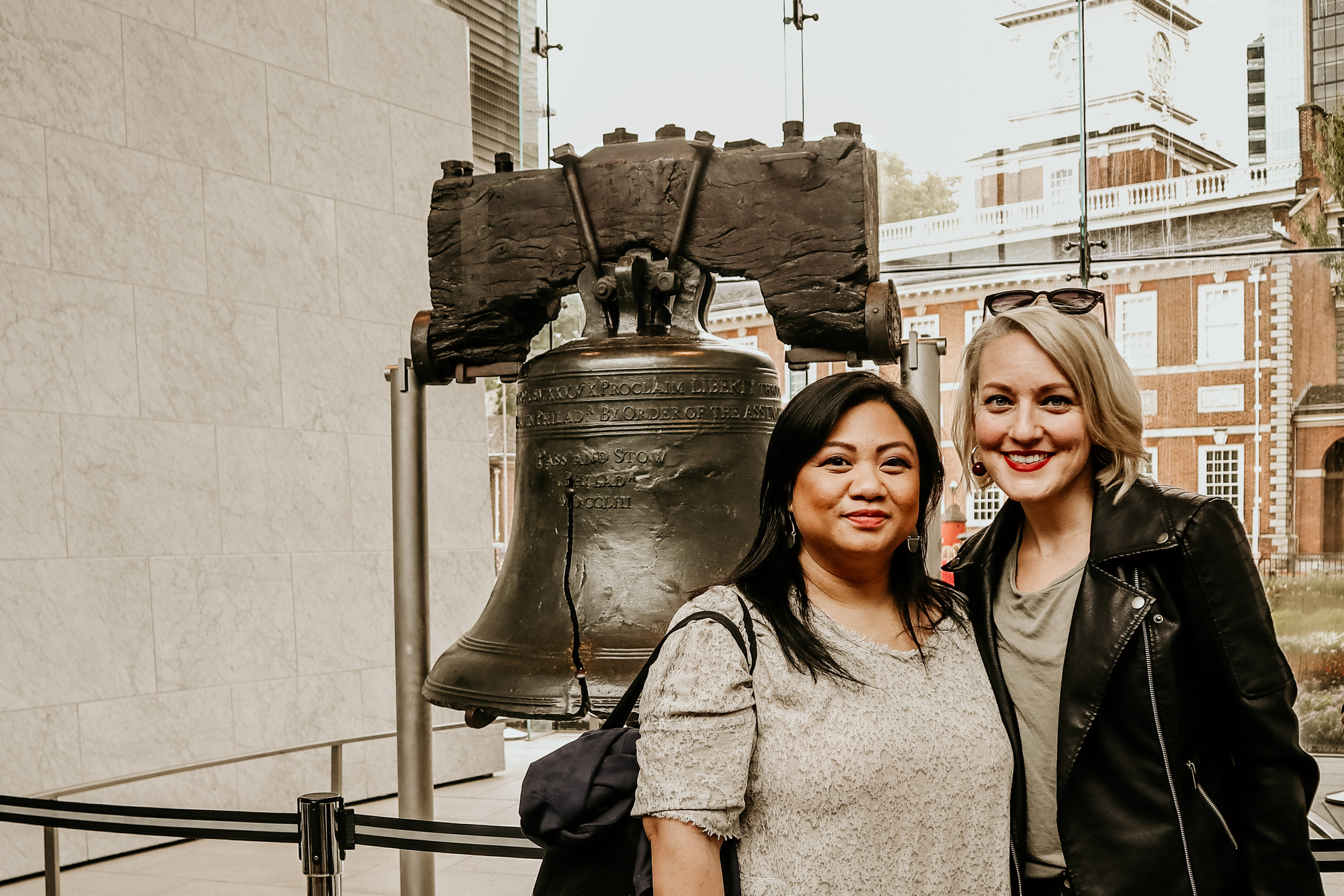 10K Dollar Day hosts Lulu Picart and Alison Burns visit the Liberty Bell - photo by Ash Burns