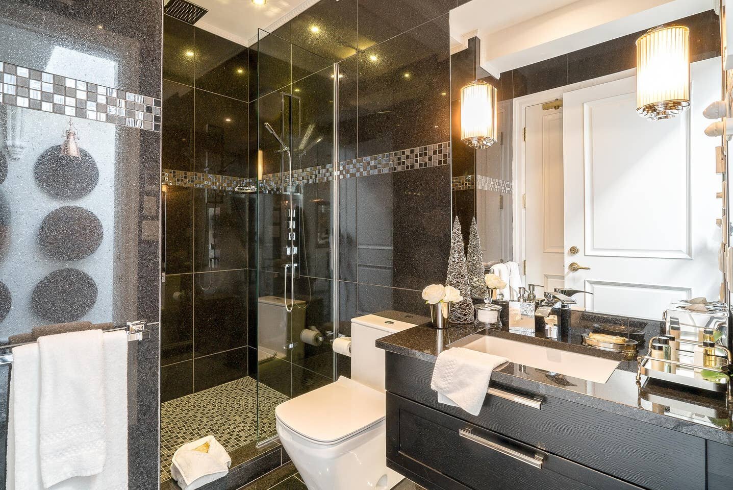 Bathroom 4 of 4 in Royal Suite Airbnb in Québec City