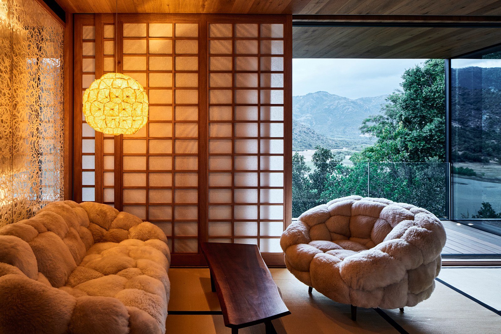 Hiroshige Suite at Puro Vik Retreat in Chile - Glass-walled houses on cliffs overlooking the Millahue Valley