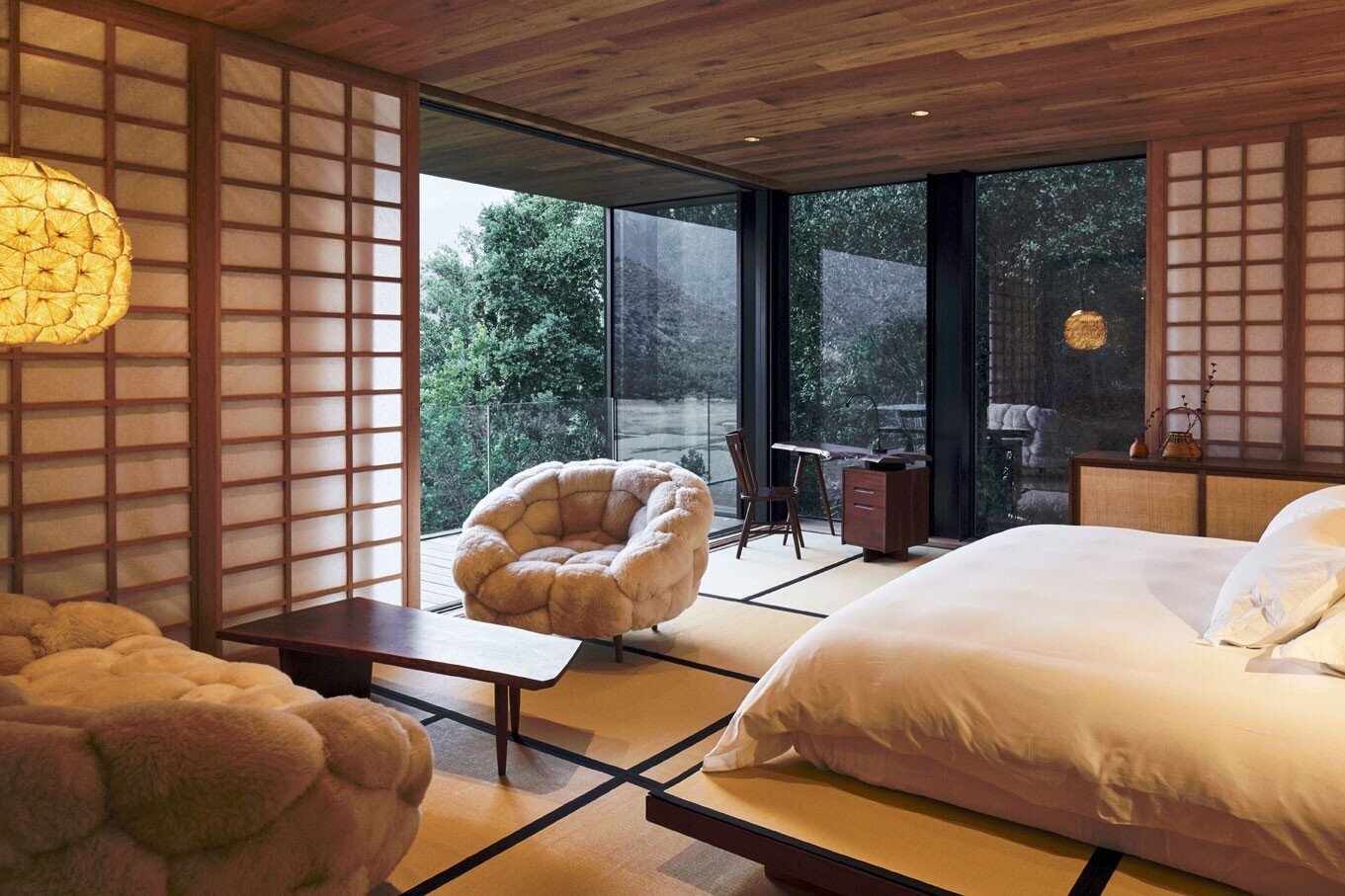 Hiroshige Suite at Puro Vik Retreat in Chile - Glass-walled houses on cliffs overlooking the Millahue Valley