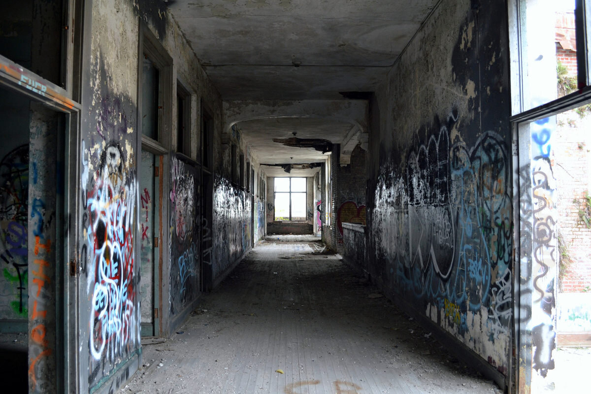 Abandoned Public School No. 4/Annie Lytle Elementary School in Jacksonville Florida, photo by Erin Murphy on Atlas Obscura