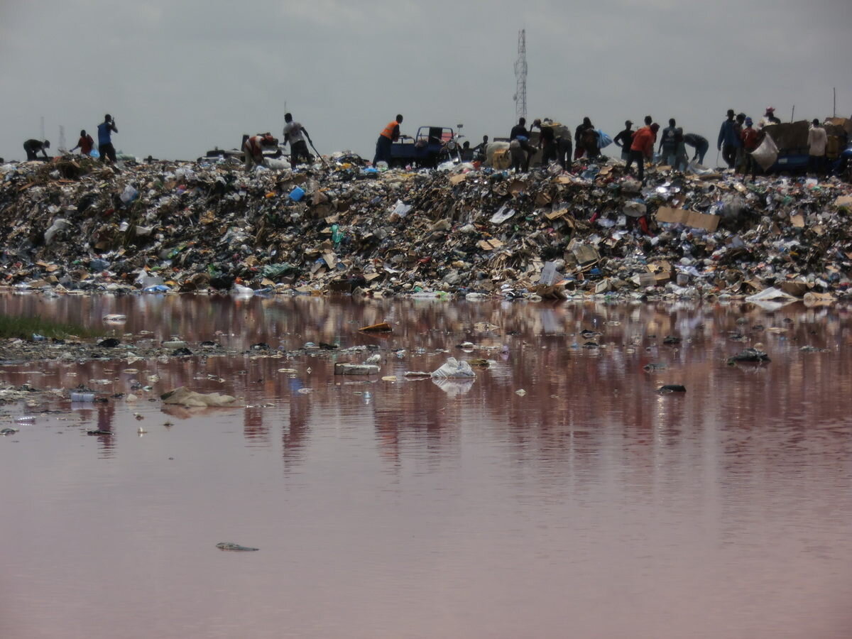 Agbogbloshie, digital dumping ground in Accra, Ghana - photo on Atlas Obscura and Agbogbloshie Makerspace Platform