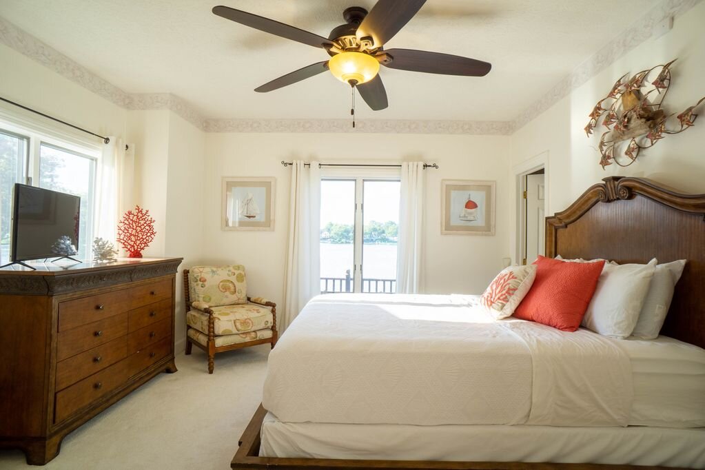 Luxury rental Island of Paradise - VRBO listing in Battle Creek, Michigan - Sleeps 12