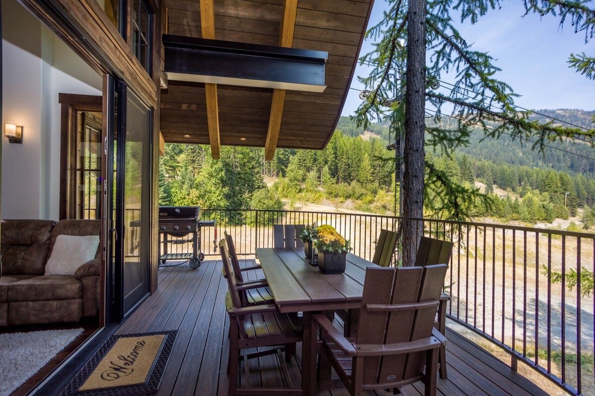 Ponderosa Treehouse at Snow Bear Chalets in Whitefish, Montana