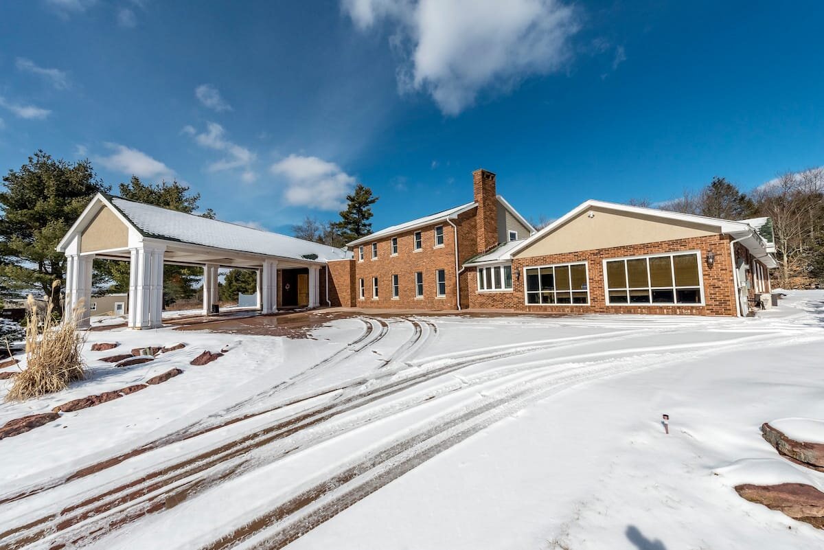 Poconos Blakeslee Luxury Castle in the Greens - Airbnb near Scranton, Pennsylvania